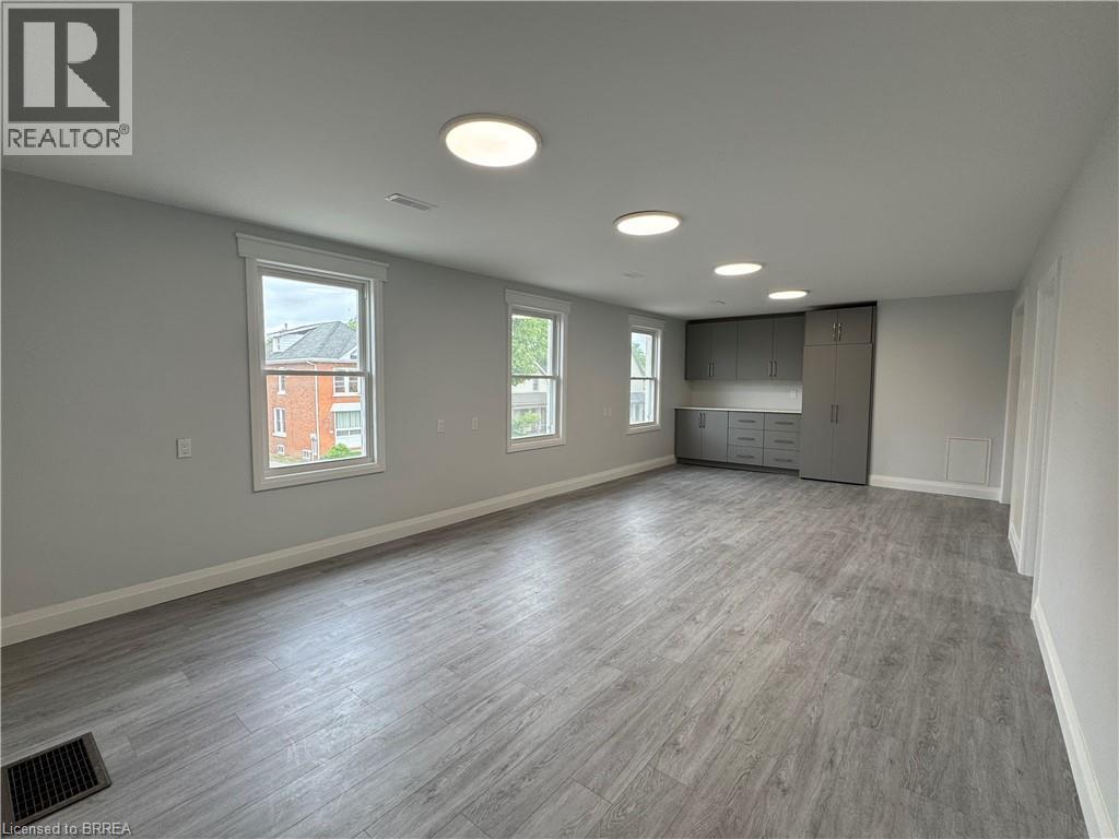 181 Brant Avenue, Brantford, Ontario  N3T 3H8 - Photo 1 - 40765387