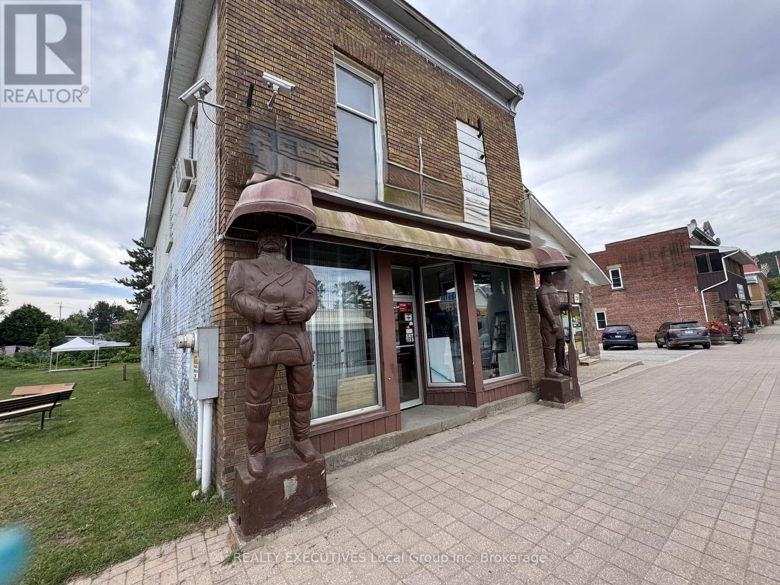 328 Main Street, Mattawa, Ontario  P0H 1V0 - Photo 2 - X12446695