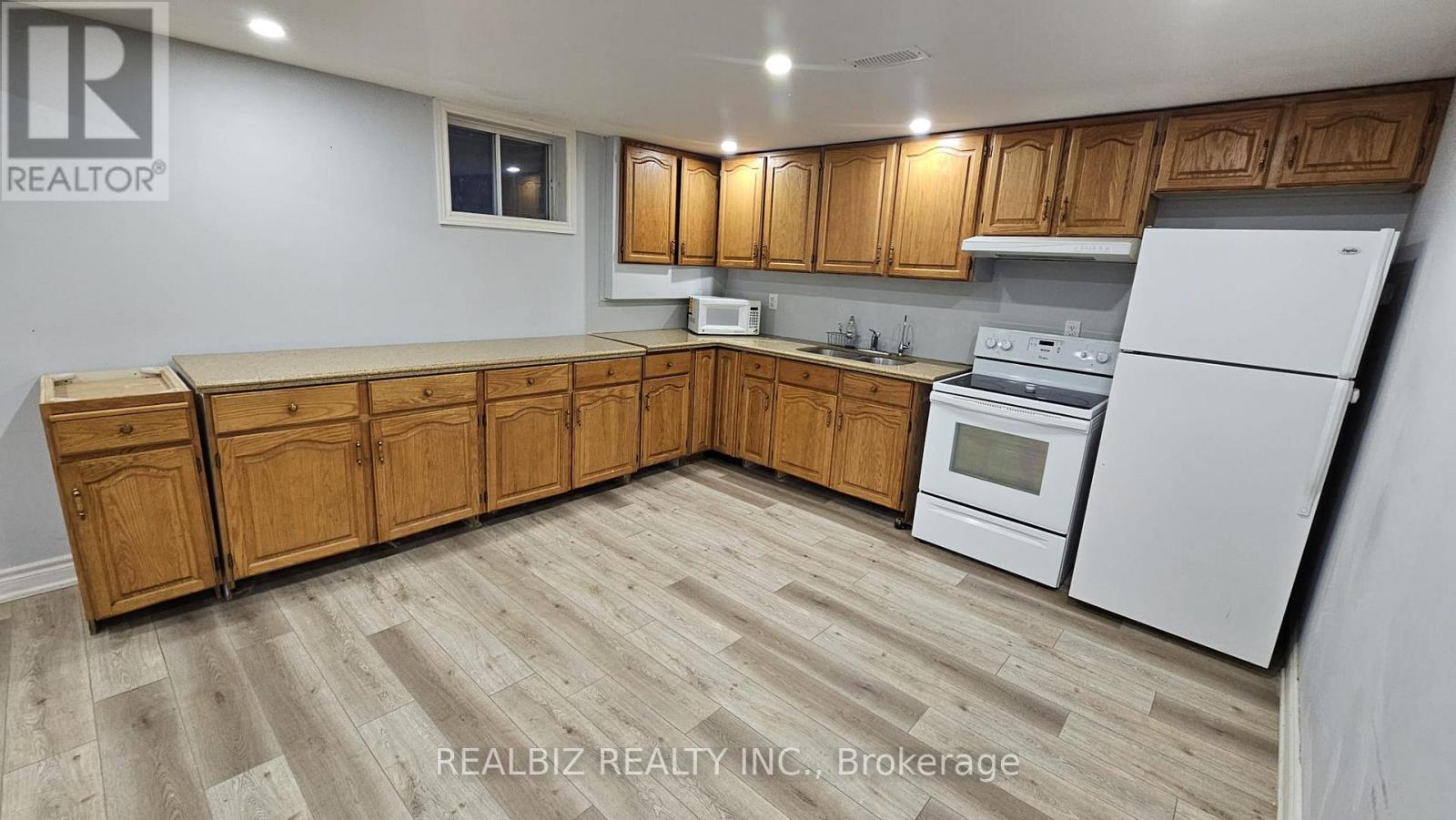 Lower Level - 214 Main Street E, Grimsby, Ontario  L3M 1P6 - Photo 12 - X12456272