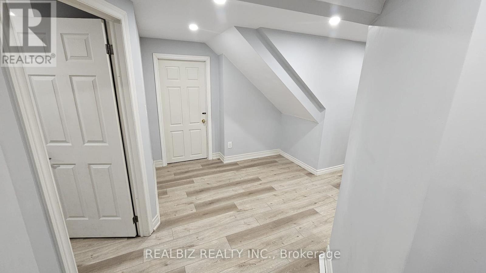 Lower Level - 214 Main Street E, Grimsby, Ontario  L3M 1P6 - Photo 20 - X12456272