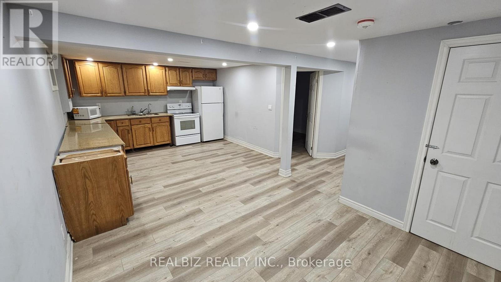 Lower Level - 214 Main Street E, Grimsby, Ontario  L3M 1P6 - Photo 4 - X12456272