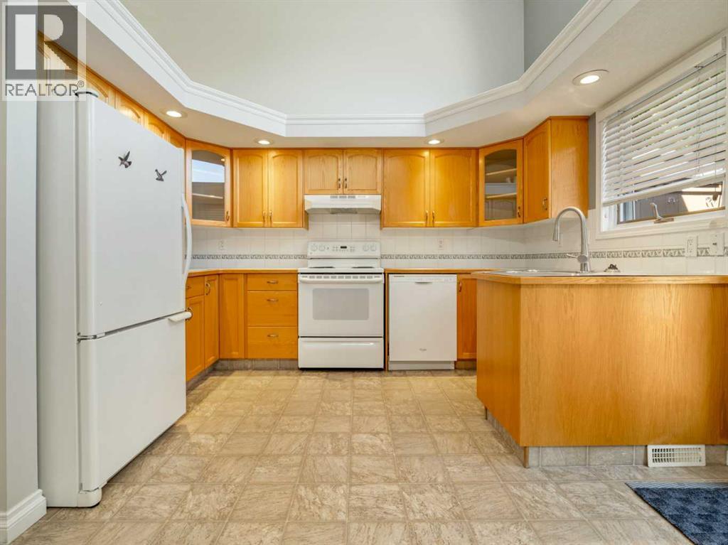 77 Columbia Boulevard W, Lethbridge, Alberta  T1K 4B7 - Photo 20 - A2249594