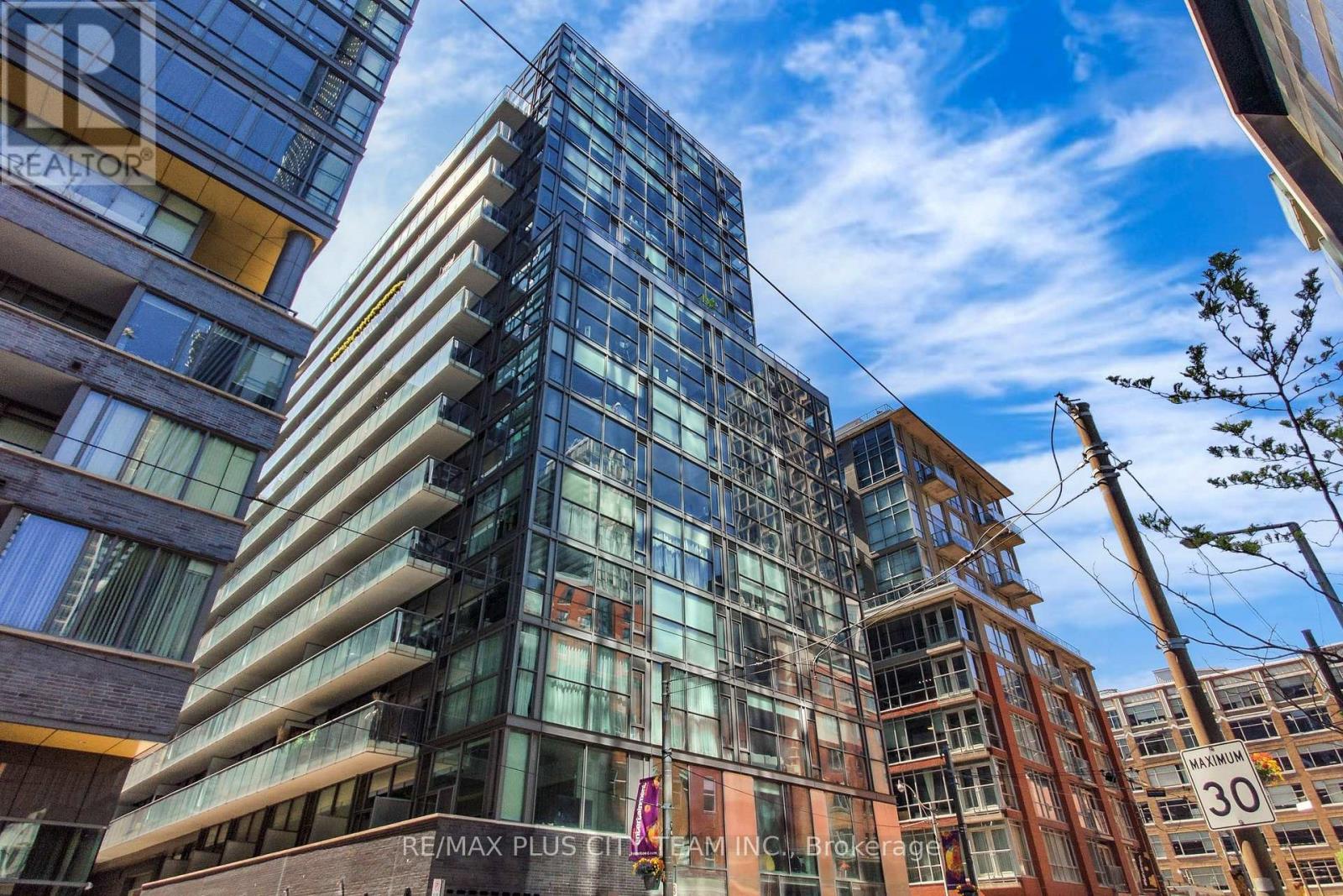 712 - 25 OXLEY STREET, Toronto, Ontario