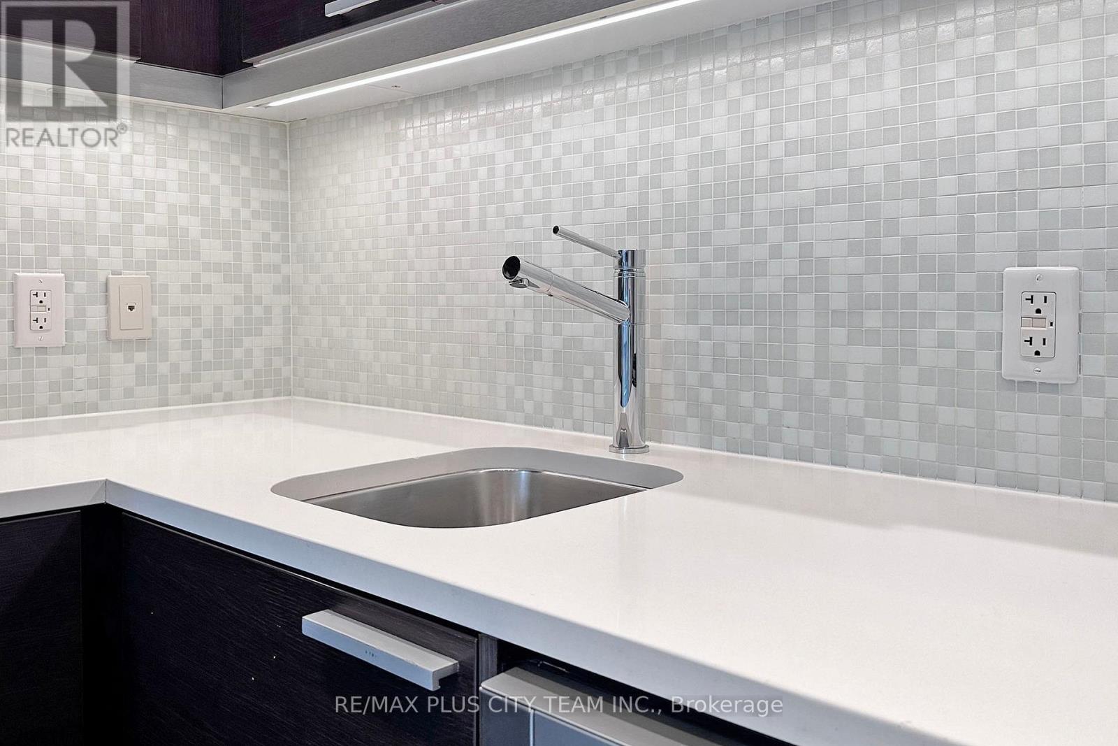712 - 25 Oxley Street, Toronto, Ontario  M5V 2J5 - Photo 11 - C12456366