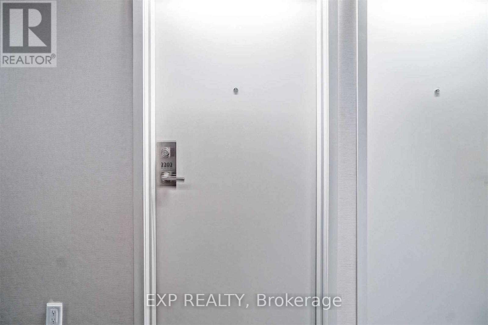 2202 - 101 Peter Street W, Toronto, Ontario  M5V 0G6 - Photo 2 - C12456368