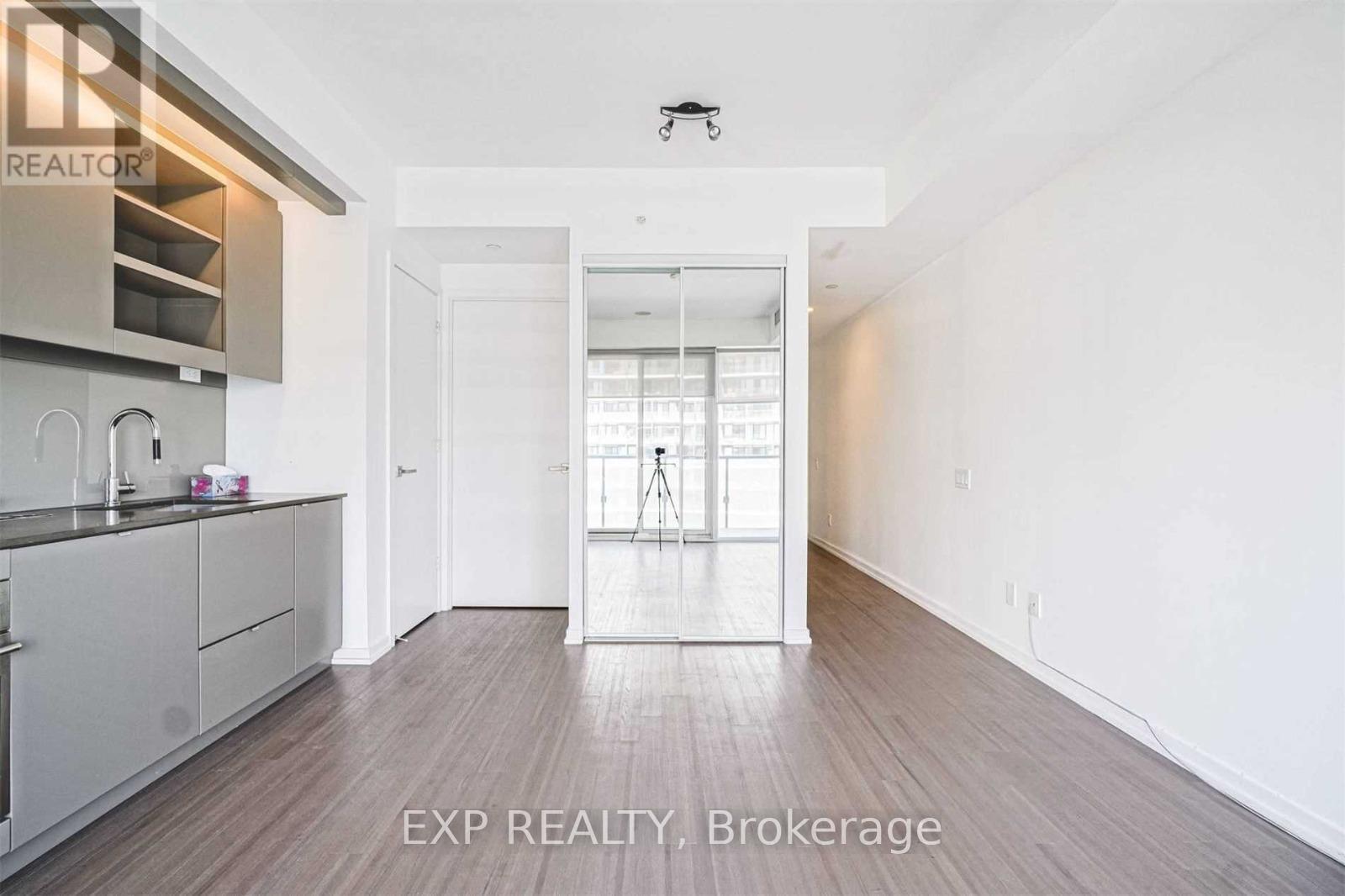2202 - 101 Peter Street W, Toronto, Ontario  M5V 0G6 - Photo 5 - C12456368