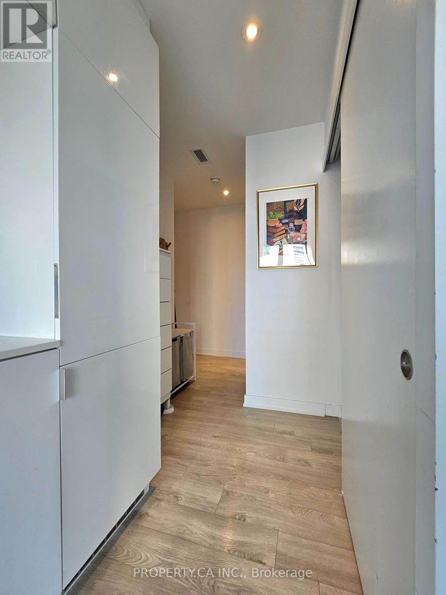 803 - 185 Roehampton Avenue, Toronto, Ontario  M4P 0C6 - Photo 10 - C12456443