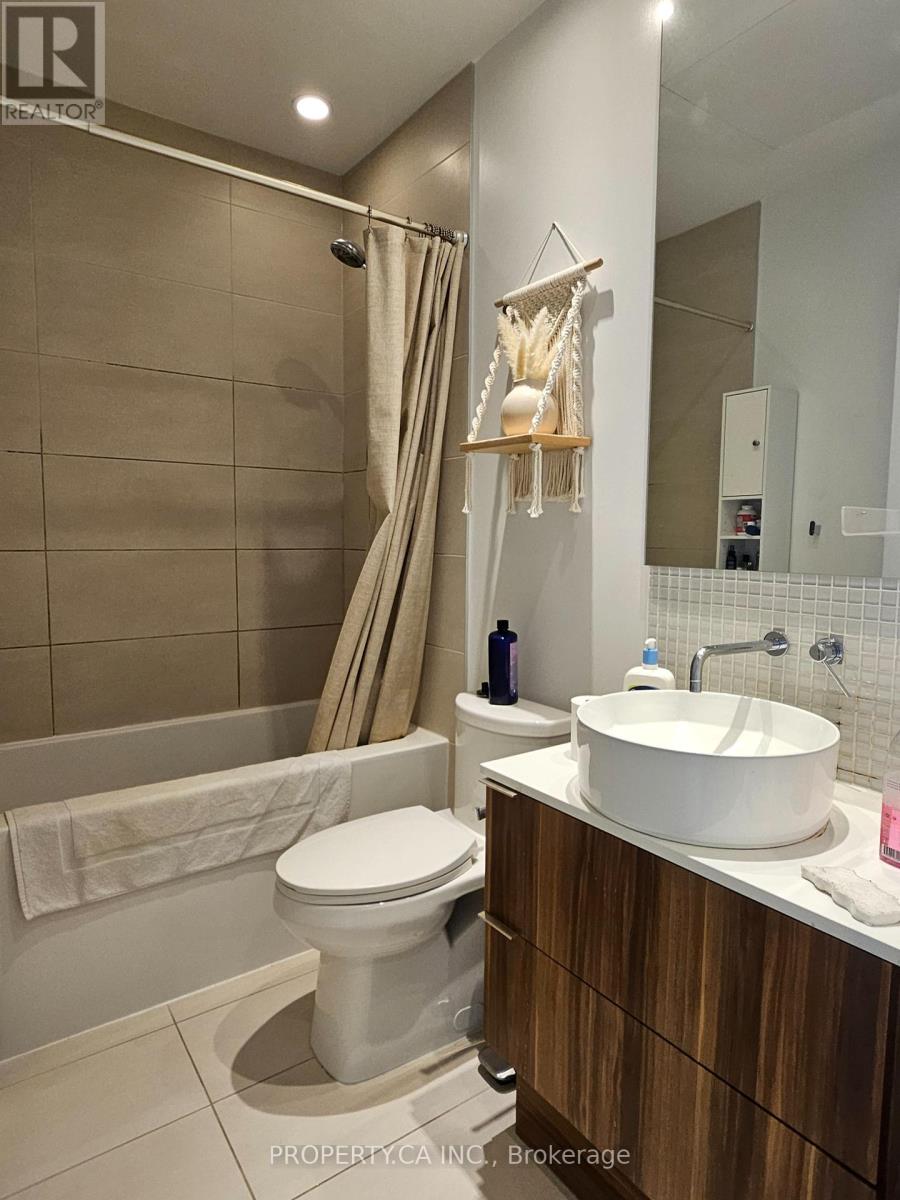 803 - 185 Roehampton Avenue, Toronto, Ontario  M4P 0C6 - Photo 4 - C12456443