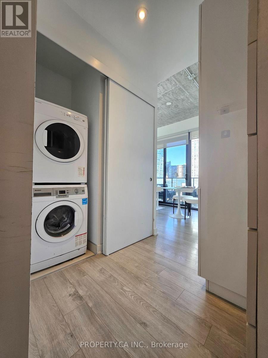 803 - 185 Roehampton Avenue, Toronto, Ontario  M4P 0C6 - Photo 5 - C12456443