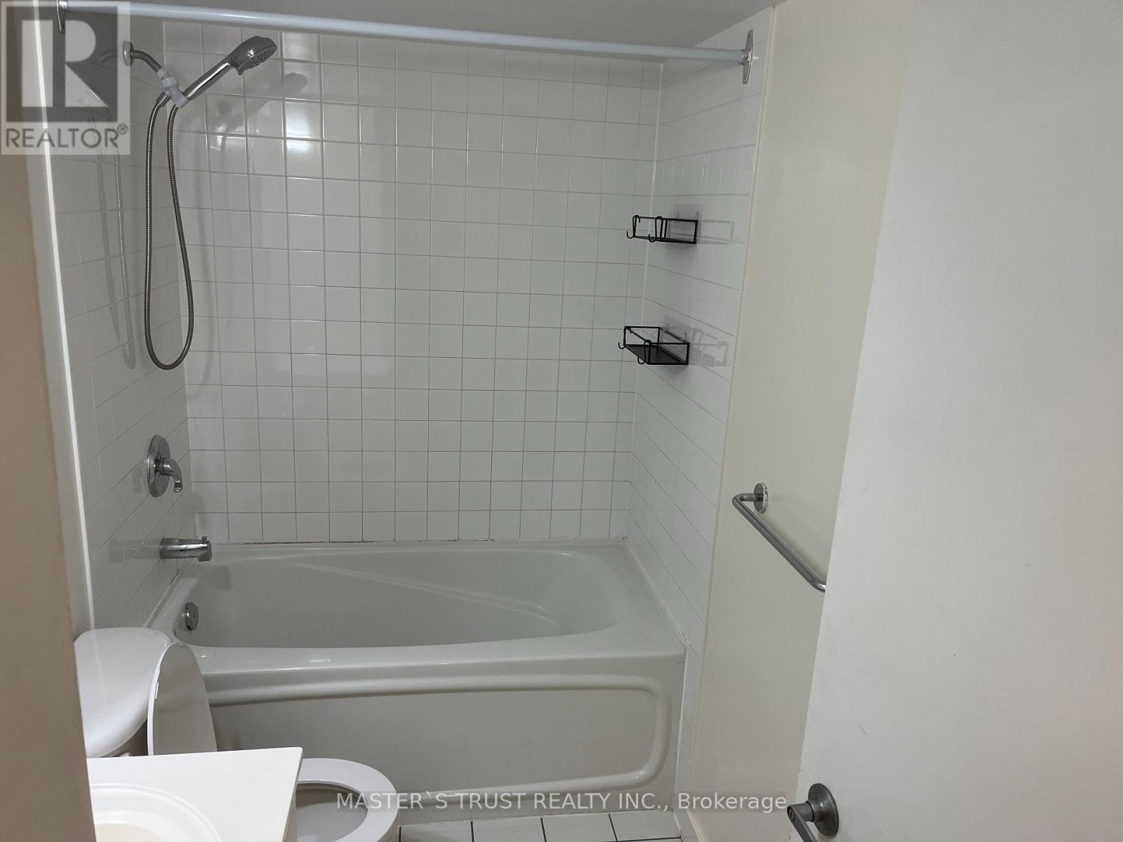 2105 - 36 Lee Centre Drive, Toronto, Ontario  M1H 3K2 - Photo 9 - E12456372