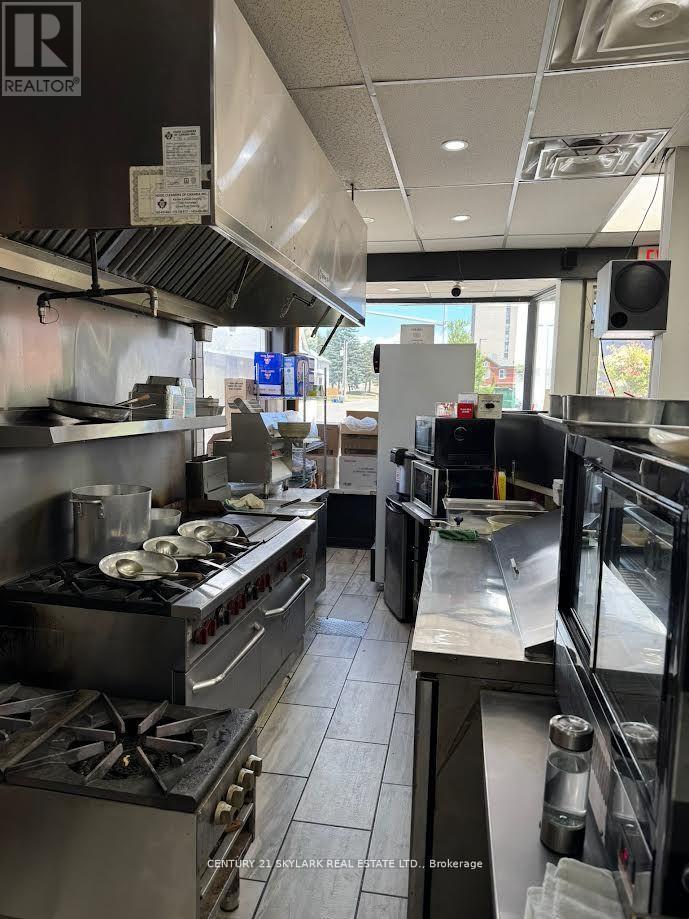 2 - 92 Simcoe Street N, Oshawa (O'neill), Ontario  L1G 4S2 - Photo 4 - E12456380