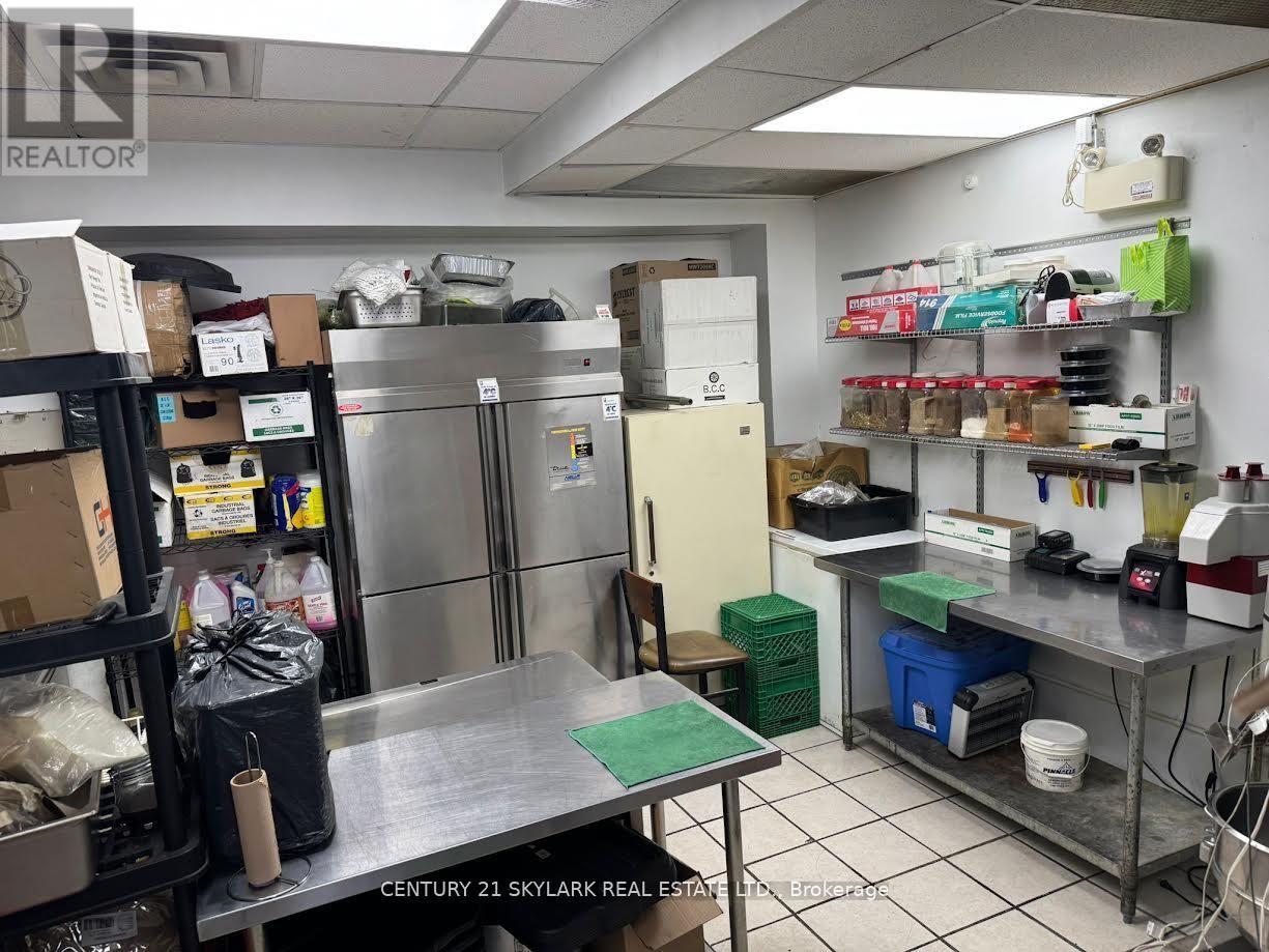 2 - 92 Simcoe Street N, Oshawa (O'neill), Ontario  L1G 4S2 - Photo 5 - E12456380