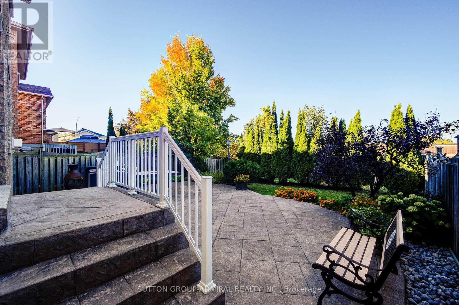 6 Lorridge Street, Richmond Hill, Ontario  L4E 4E6 - Photo 4 - N12456391