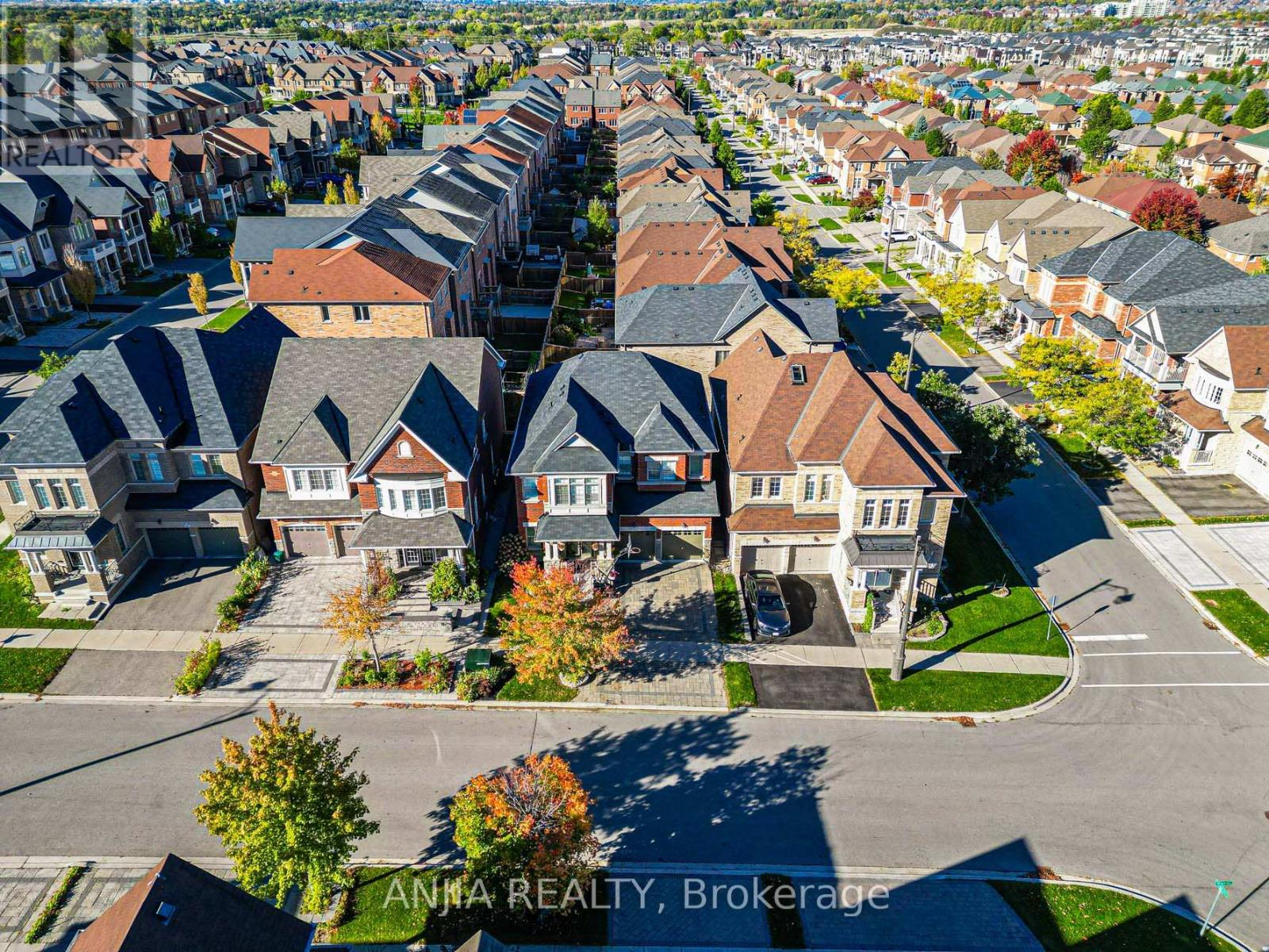 96 Brock Avenue, Markham, Ontario  L6C 0S7 - Photo 4 - N12456402