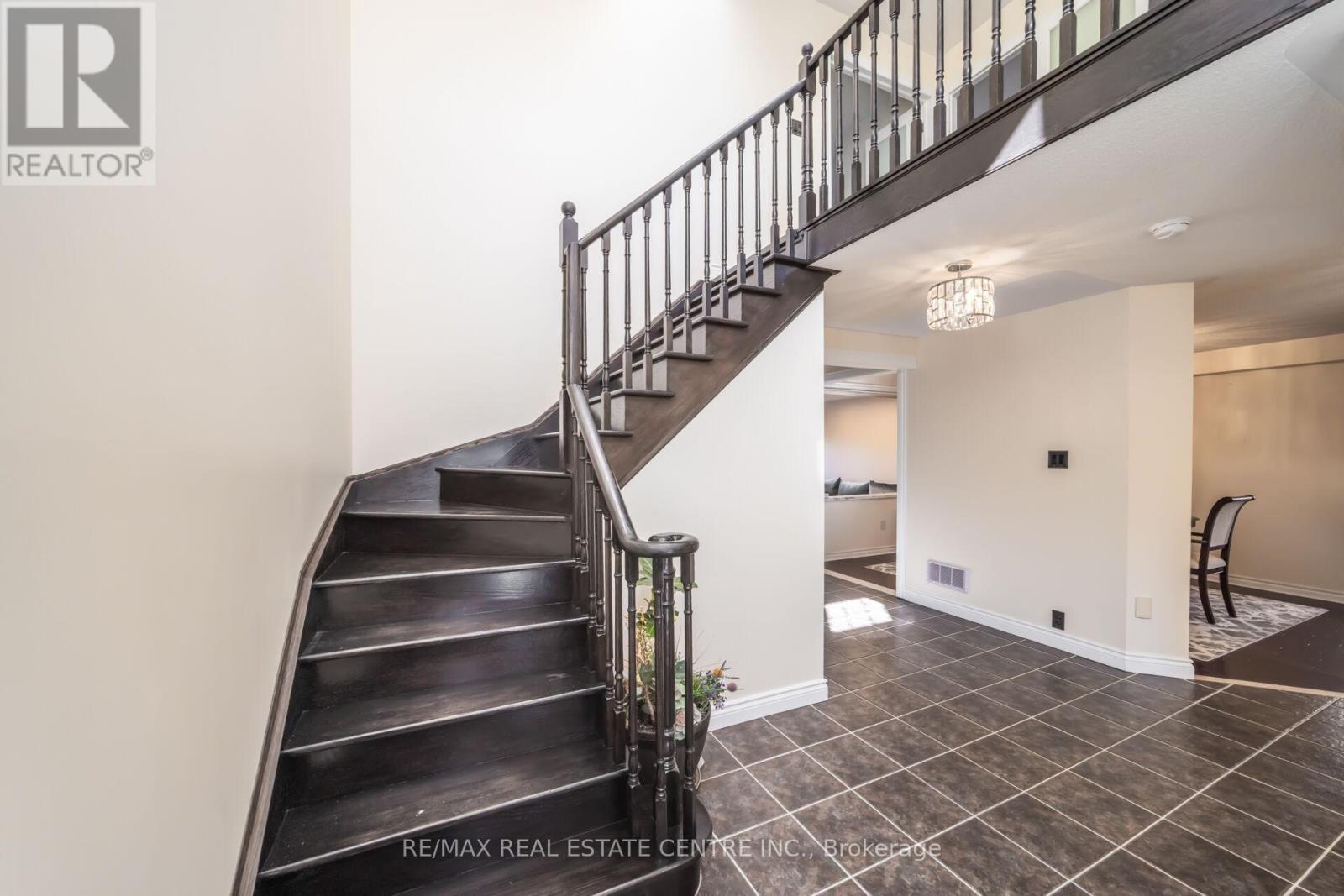 26 Porchlight Road, Brampton, Ontario  L6X 4S2 - Photo 19 - W12451775
