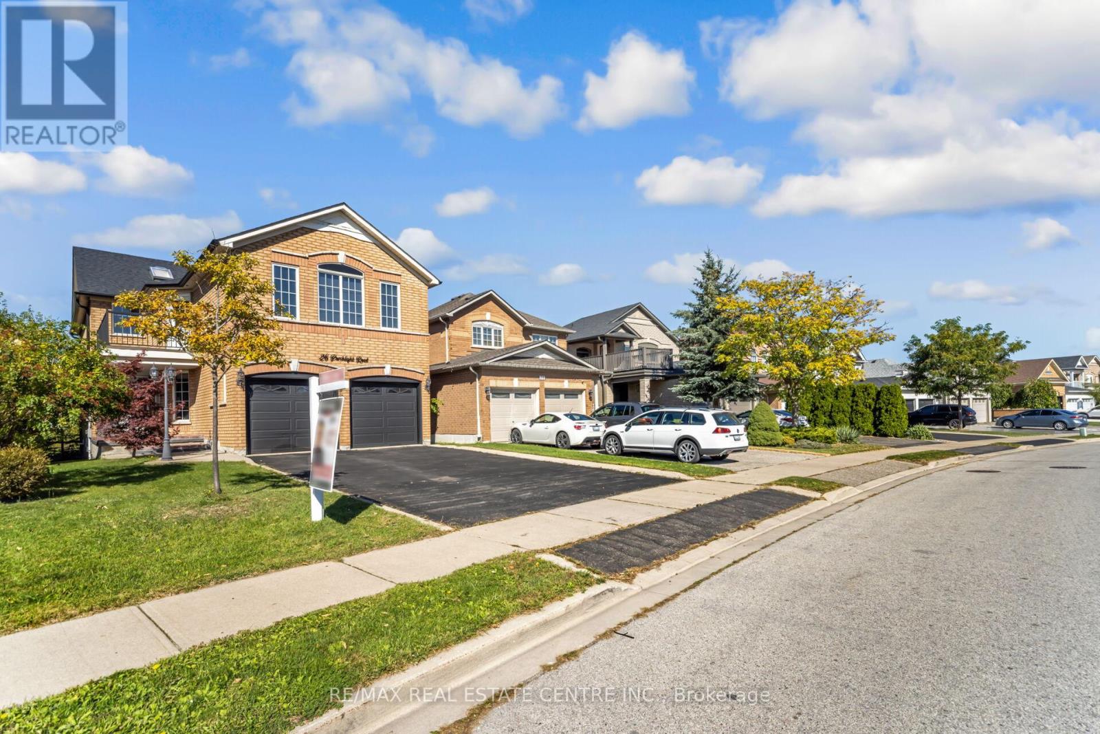 26 Porchlight Road, Brampton, Ontario  L6X 4S2 - Photo 3 - W12451775