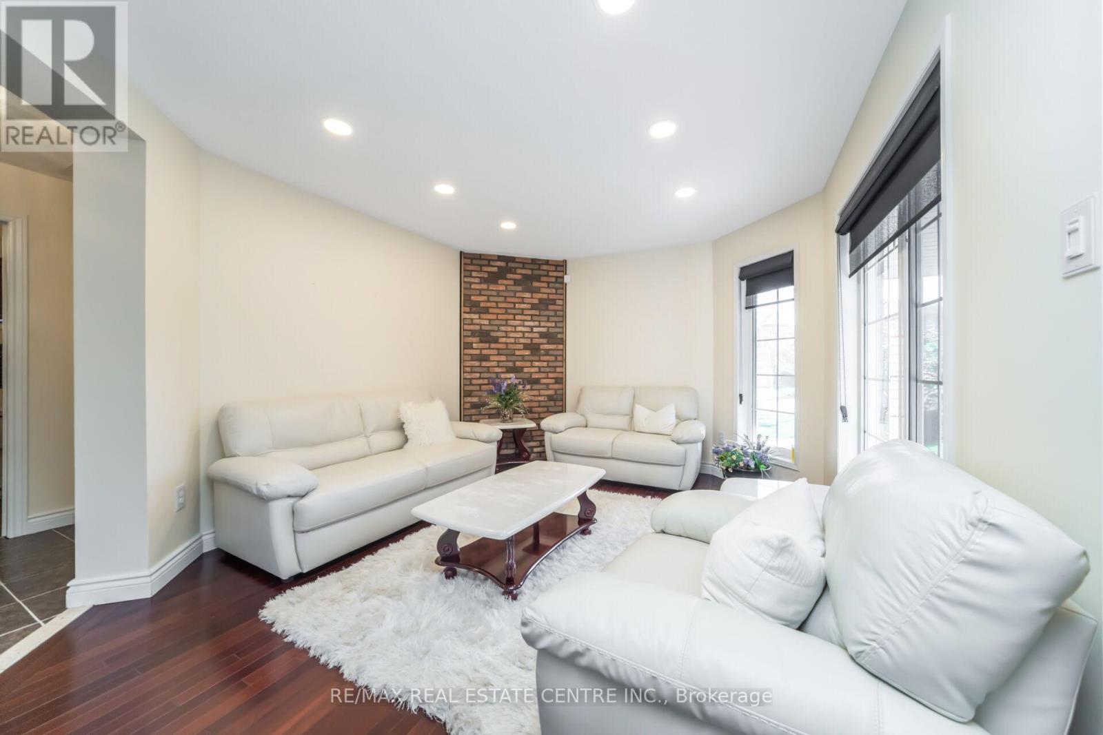 26 Porchlight Road, Brampton, Ontario  L6X 4S2 - Photo 7 - W12451775