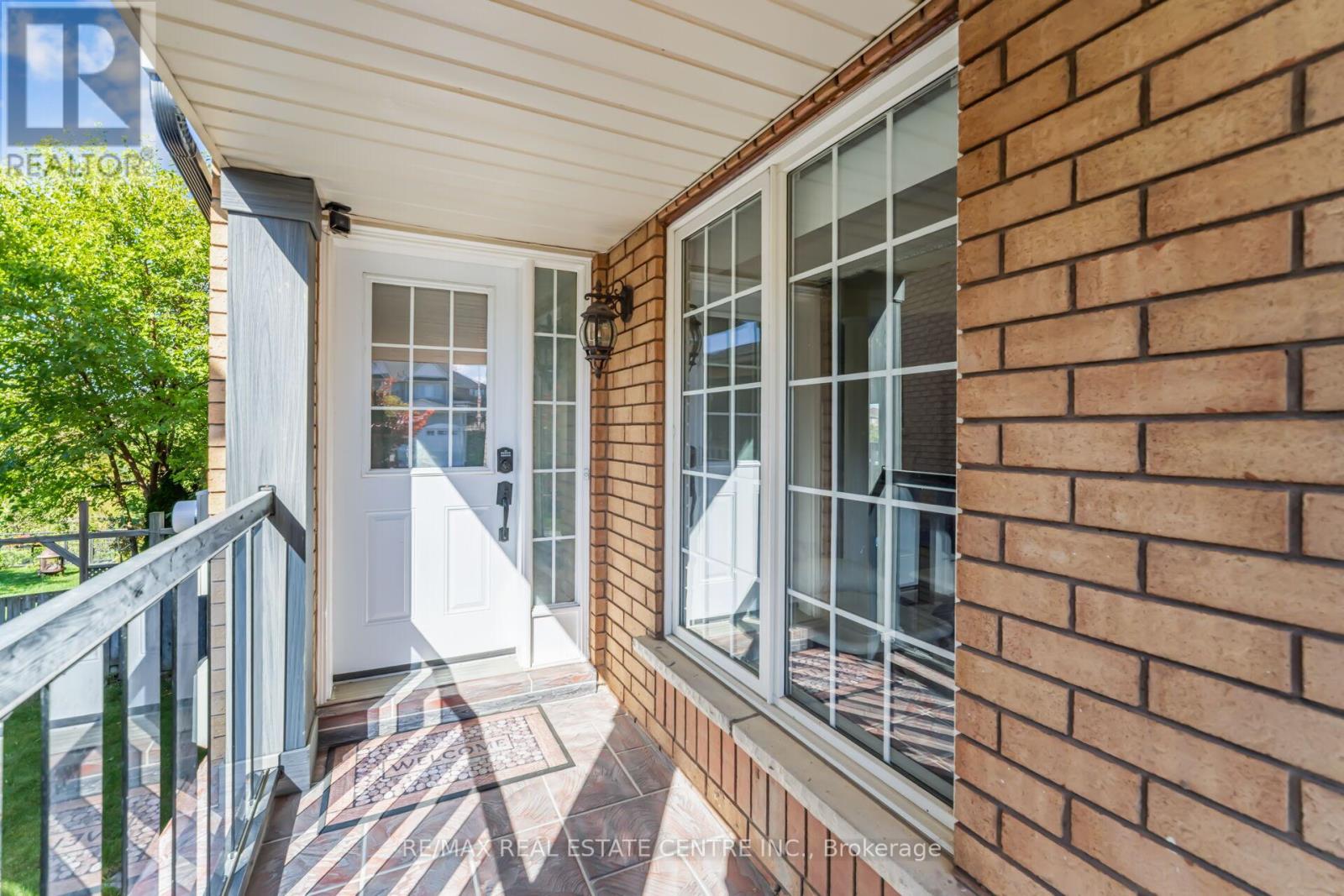 26 Porchlight Road, Brampton, Ontario  L6X 4S2 - Photo 4 - W12451775