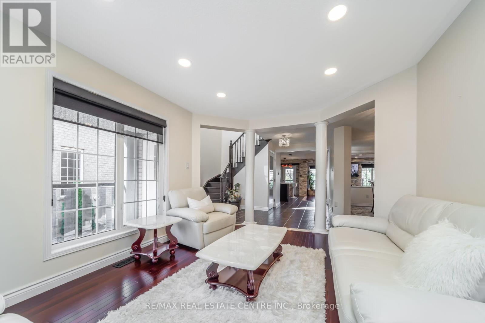 26 Porchlight Road, Brampton, Ontario  L6X 4S2 - Photo 8 - W12451775