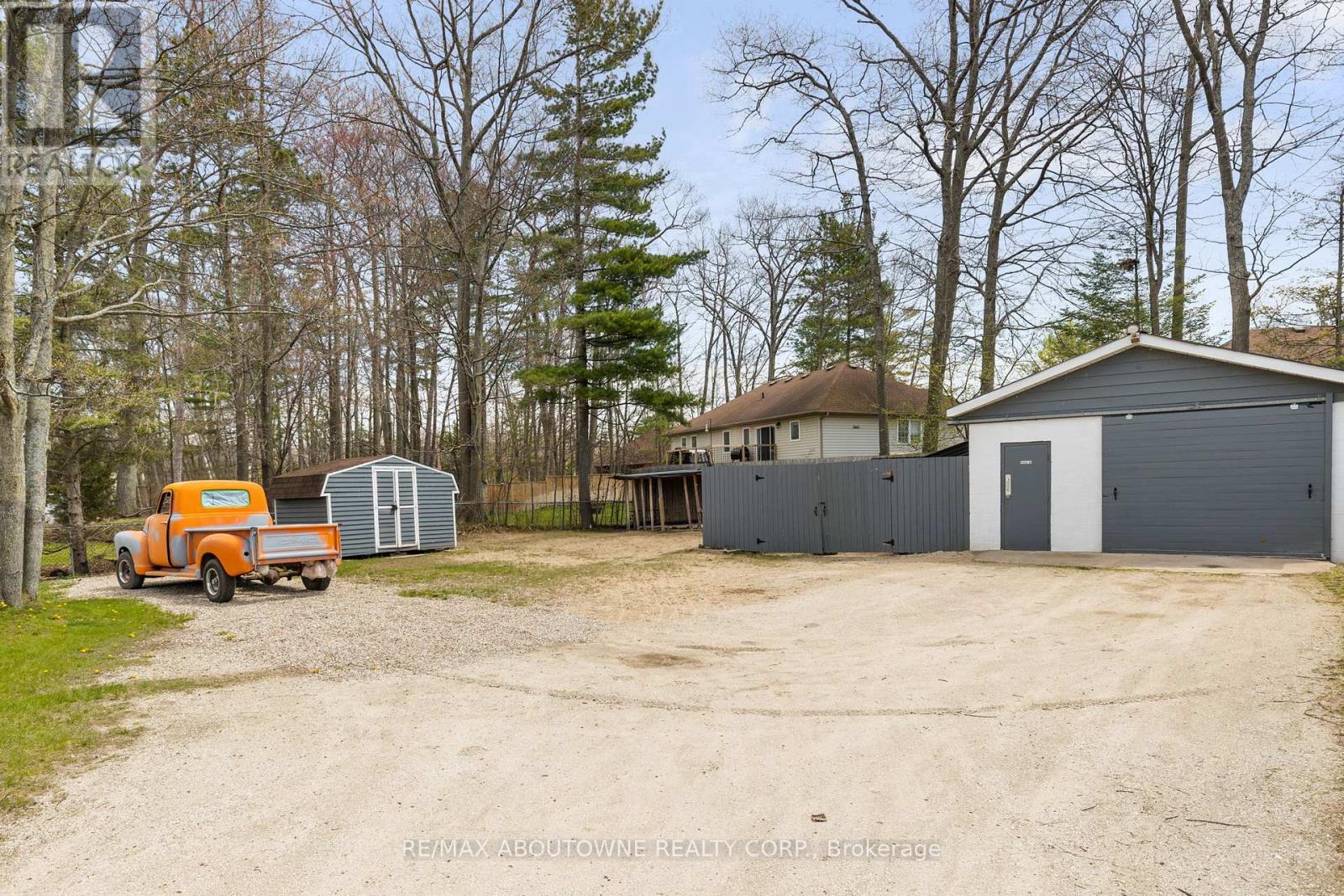1877 River Road W, Wasaga Beach, Ontario  L9Z 1L1 - Photo 31 - S12456305