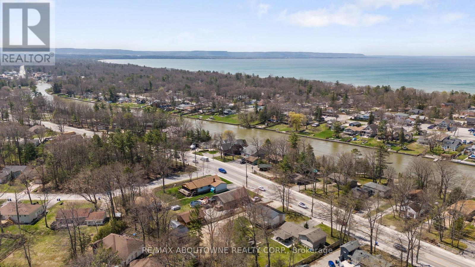 1877 River Road W, Wasaga Beach, Ontario  L9Z 1L1 - Photo 35 - S12456305