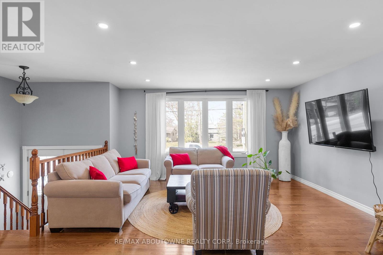 1877 River Road W, Wasaga Beach, Ontario  L9Z 1L1 - Photo 4 - S12456305