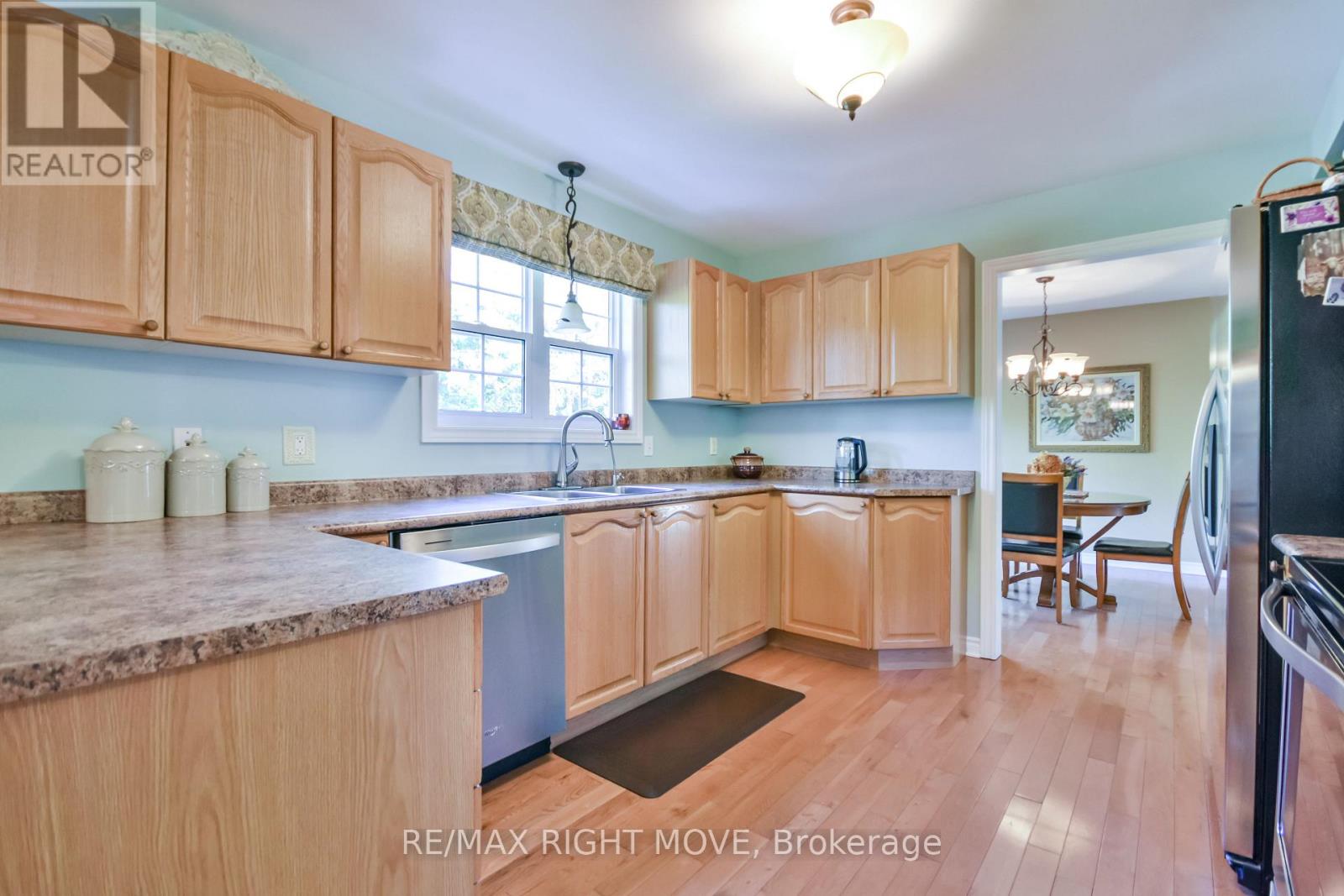 4043 Digby Drive, Severn, Ontario  L3V 0X4 - Photo 3 - S12456315