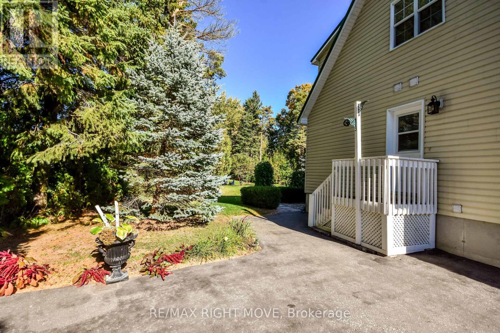 4043 Digby Drive, Severn, Ontario  L3V 0X4 - Photo 36 - S12456315