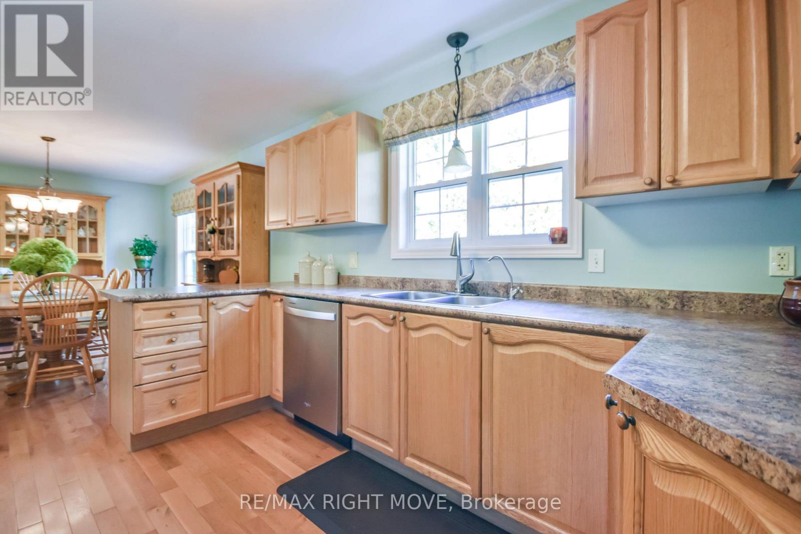 4043 Digby Drive, Severn, Ontario  L3V 0X4 - Photo 5 - S12456315