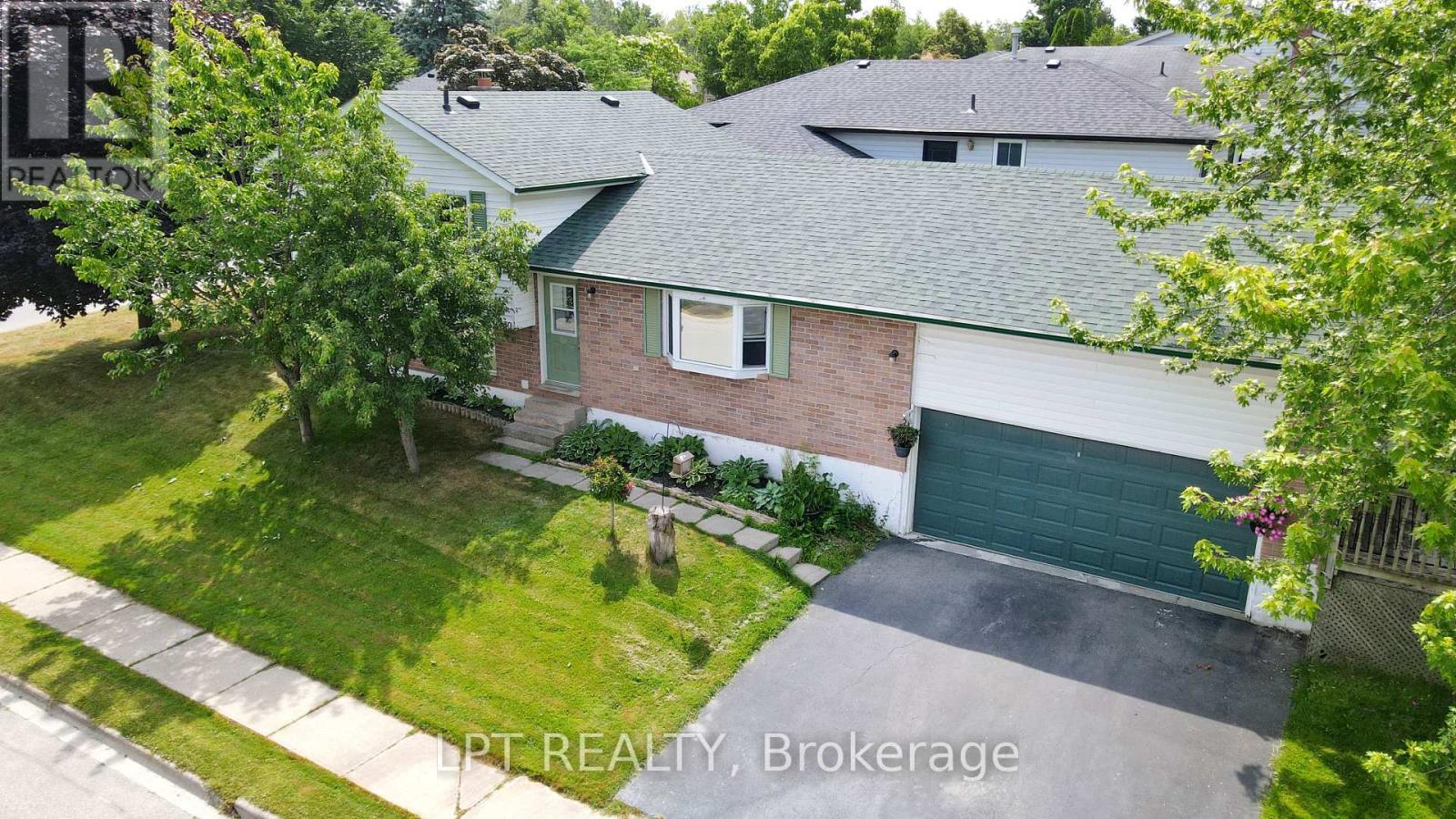 30 MCCONKEY PLACE, Barrie, Ontario
