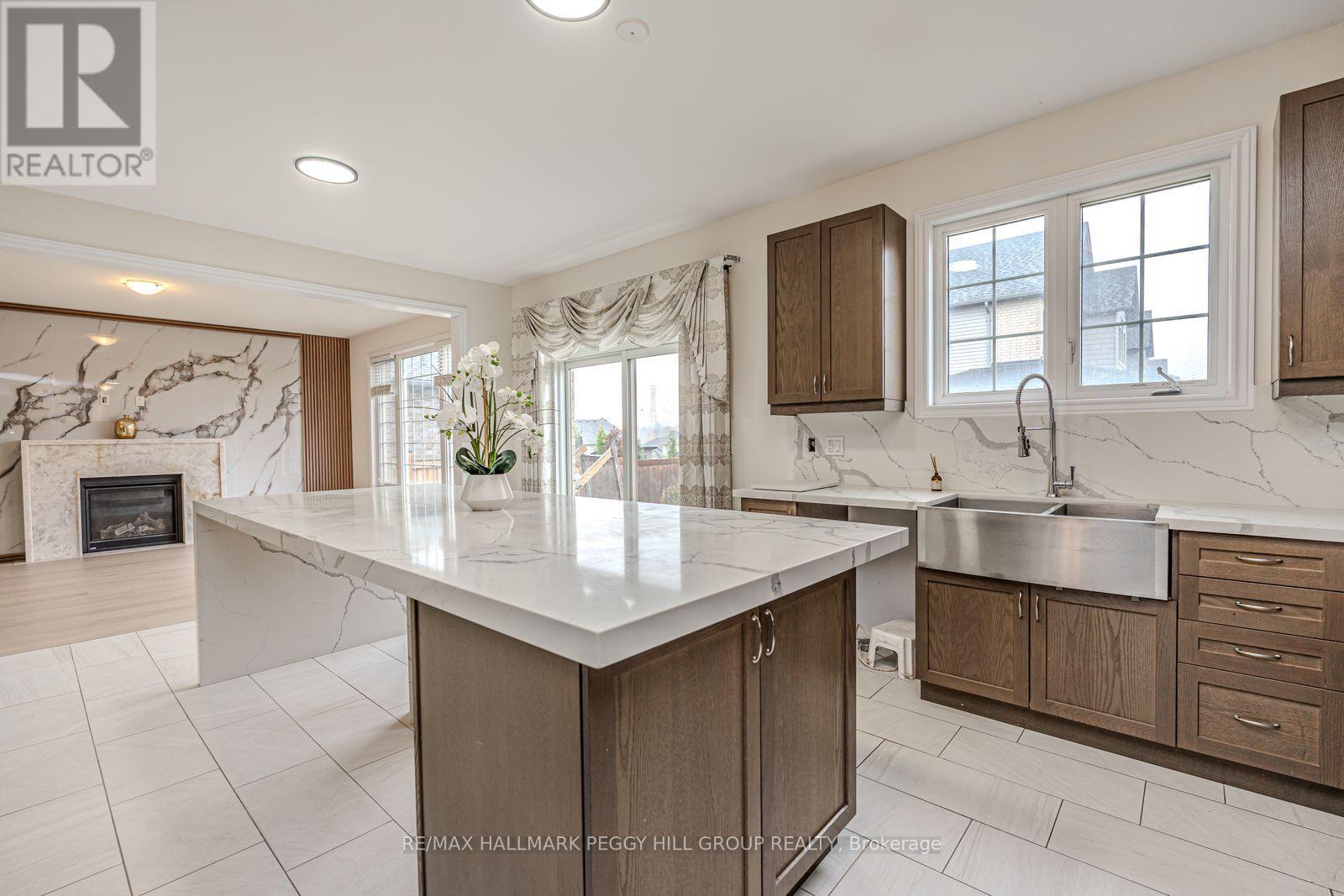 3027 Monarch Drive, Orillia, Ontario  L3V 8K3 - Photo 4 - S12456416