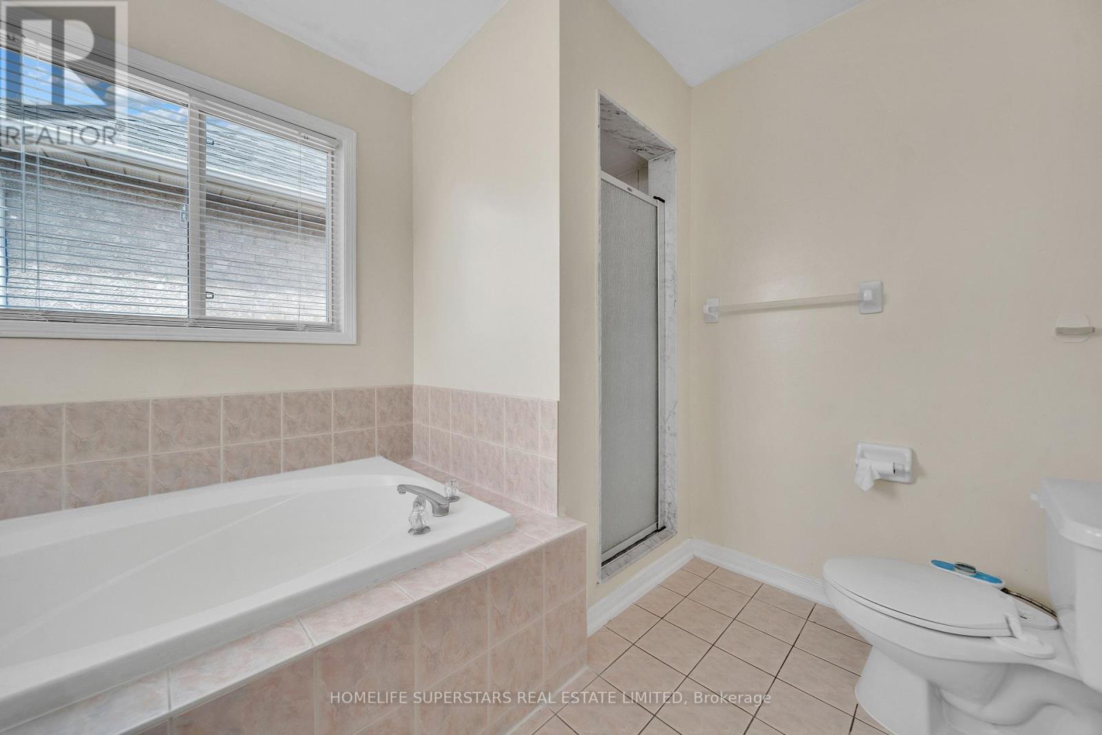82 Jewel Crescent, Brampton, Ontario  L6R 2P4 - Photo 28 - W12316600