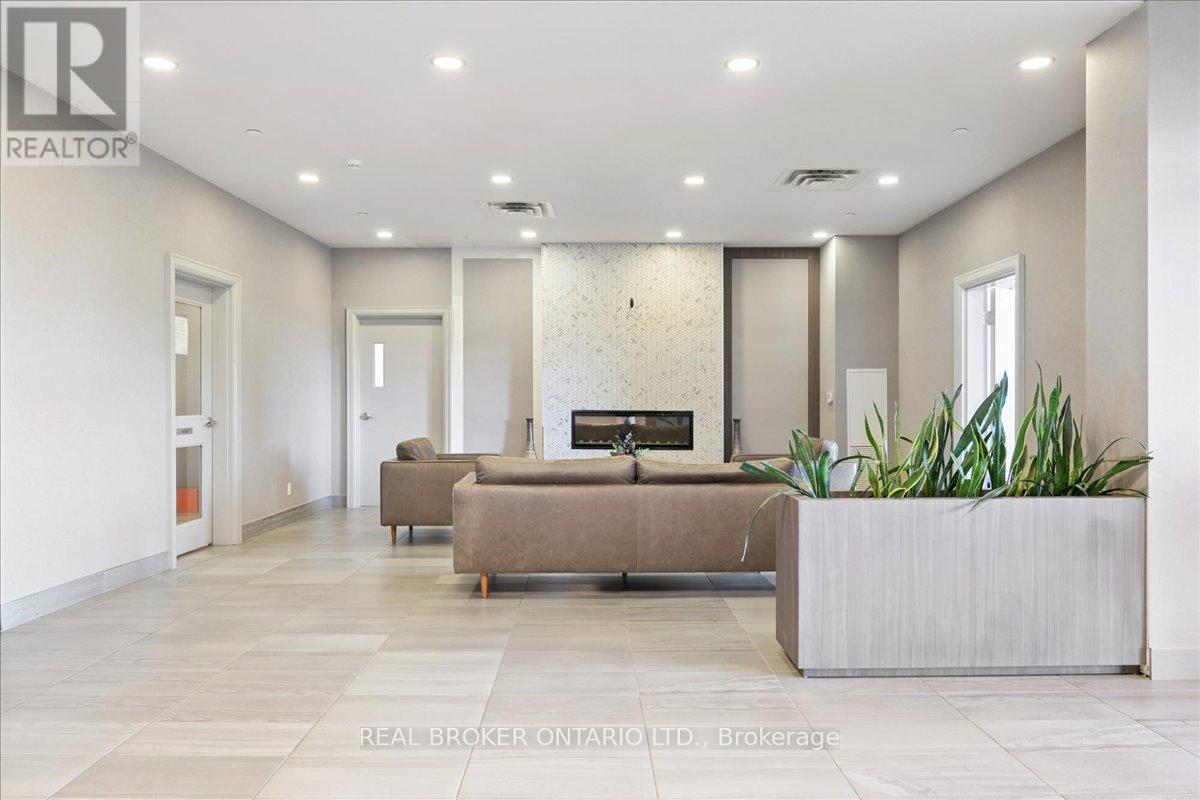 301 - 150 Oak Park Boulevard, Oakville, Ontario  L6H 3P2 - Photo 5 - W12456234