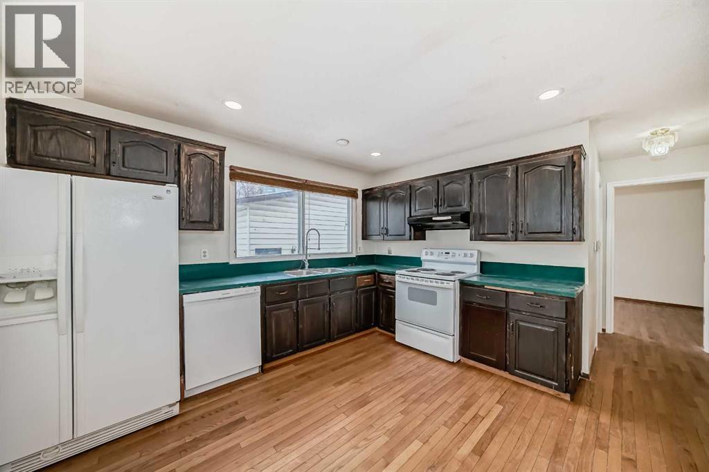 652 Queensland Drive Se, Calgary, Alberta  T2J 4G7 - Photo 6 - A2203586