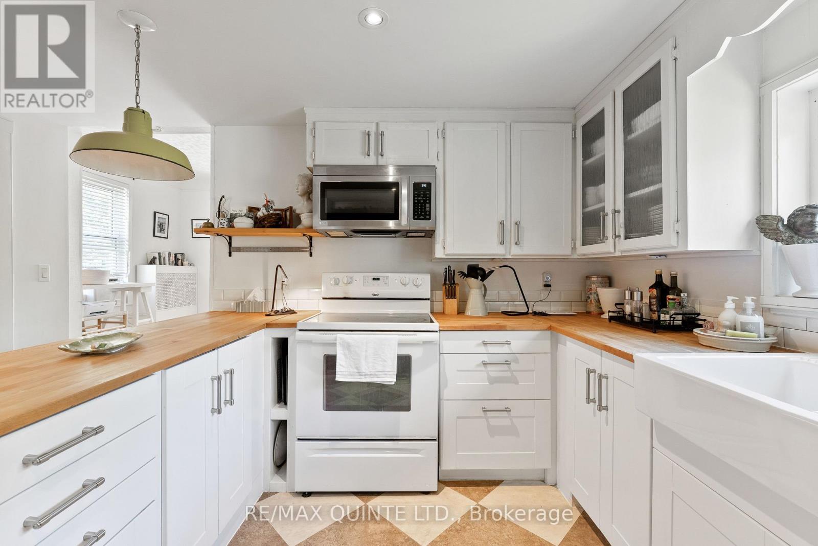 22 Maple Avenue, Prince Edward County (Picton Ward), Ontario  K0K 2T0 - Photo 17 - X12456462