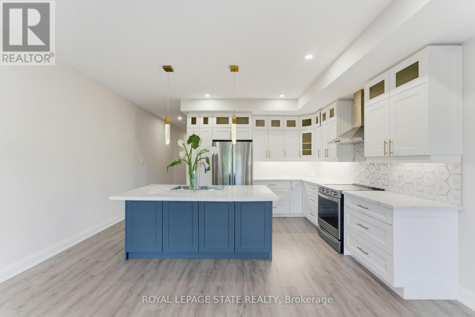 74 Melbourne Street, Hamilton, Ontario  L8P 2A6 - Photo 12 - X12443071