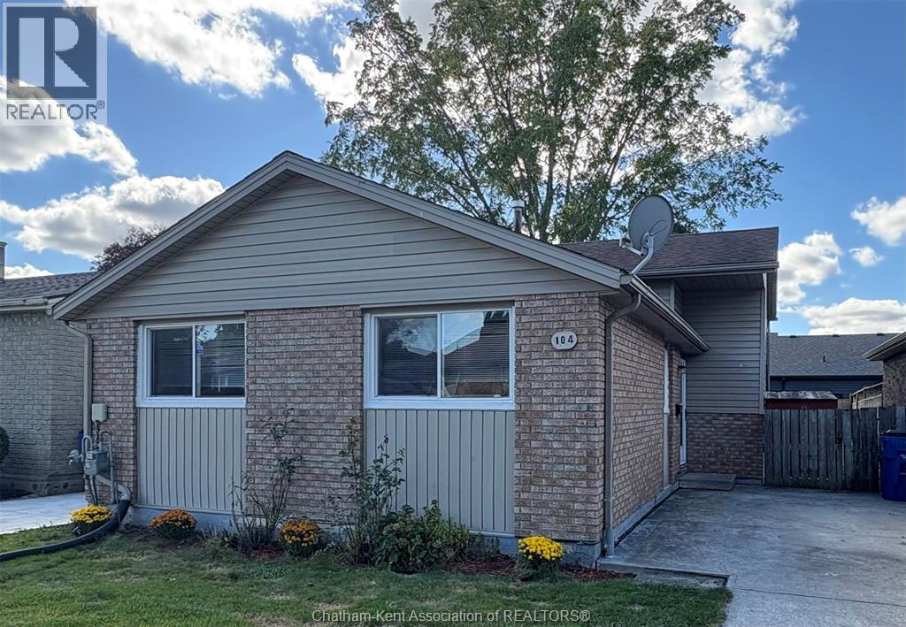 MLS# 25025640: 104 Randolf CRESCENT, Chatham, Canada