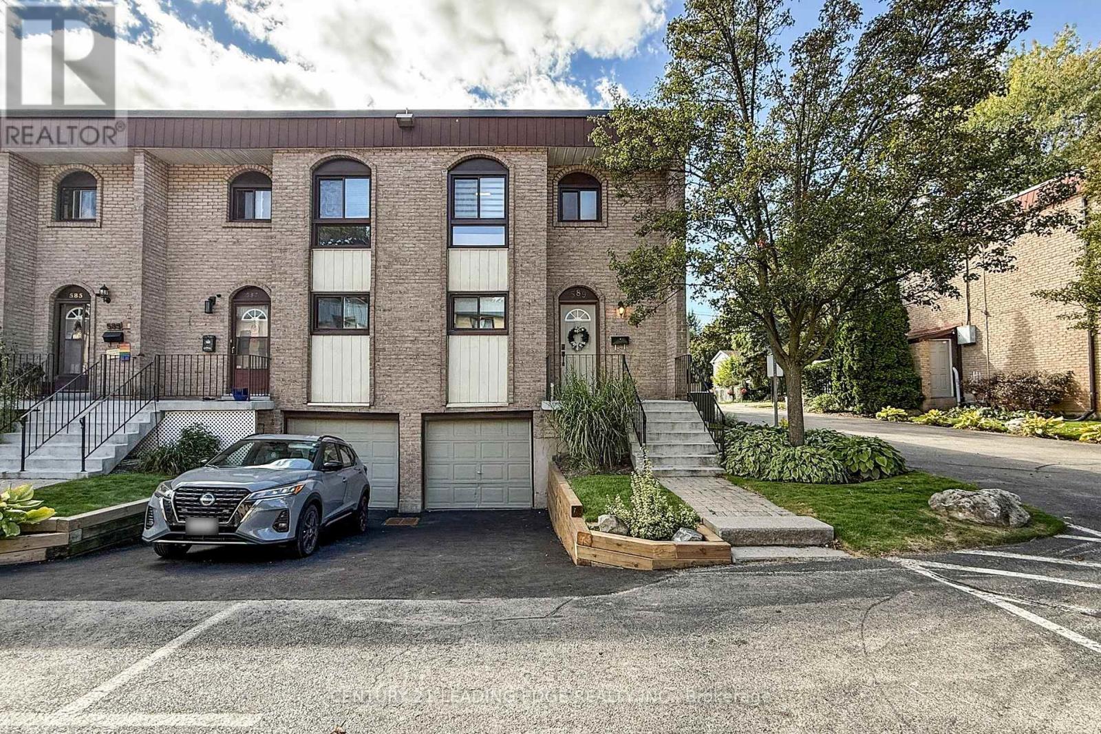 589 Francis Road E, Burlington, Ontario  L7T 3X6 - Photo 2 - W12456296