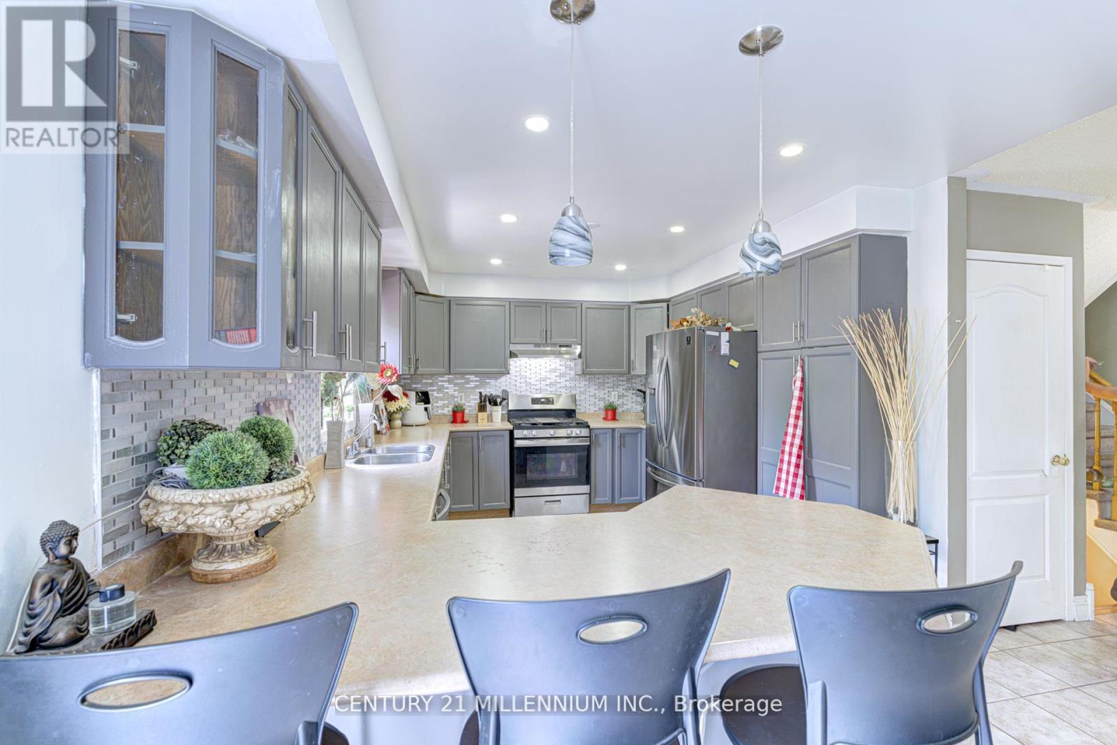 16 Zebra Trail, Brampton, Ontario  L6R 2J2 - Photo 11 - W12456302