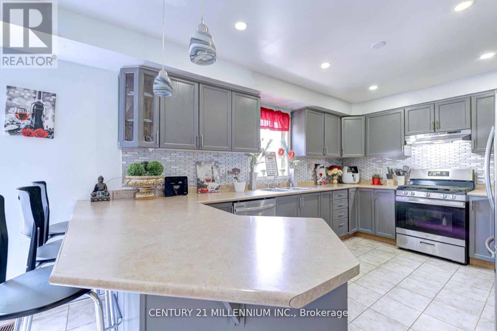 16 Zebra Trail, Brampton, Ontario  L6R 2J2 - Photo 12 - W12456302