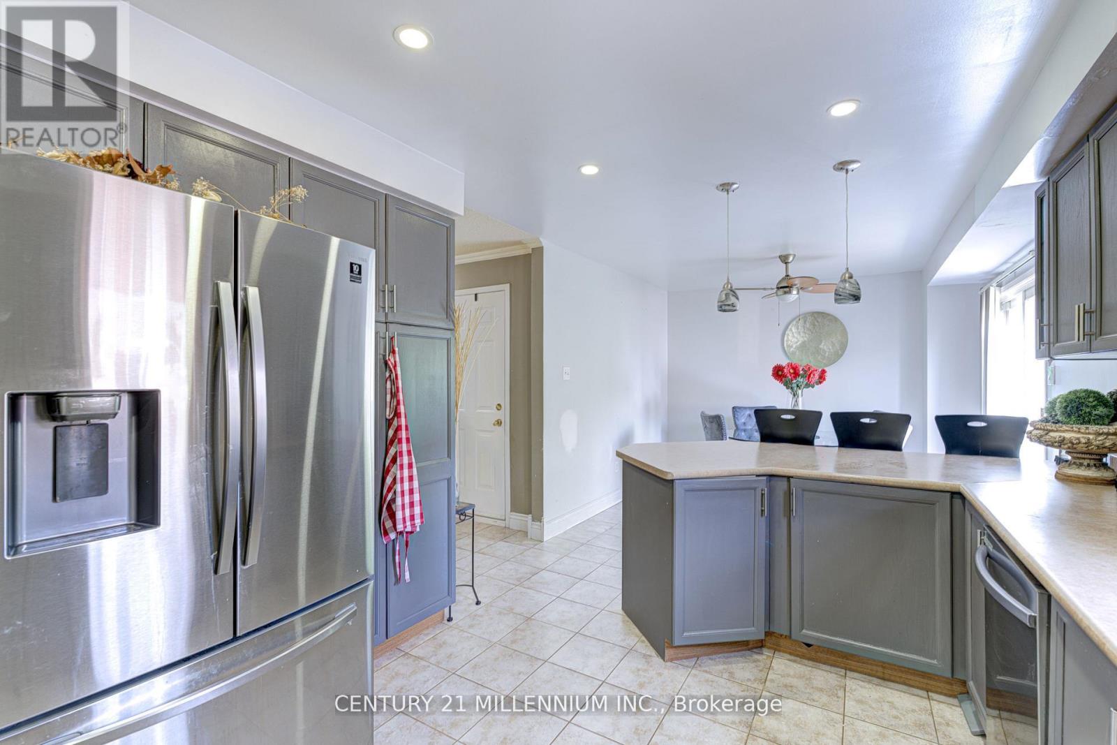 16 Zebra Trail, Brampton, Ontario  L6R 2J2 - Photo 13 - W12456302