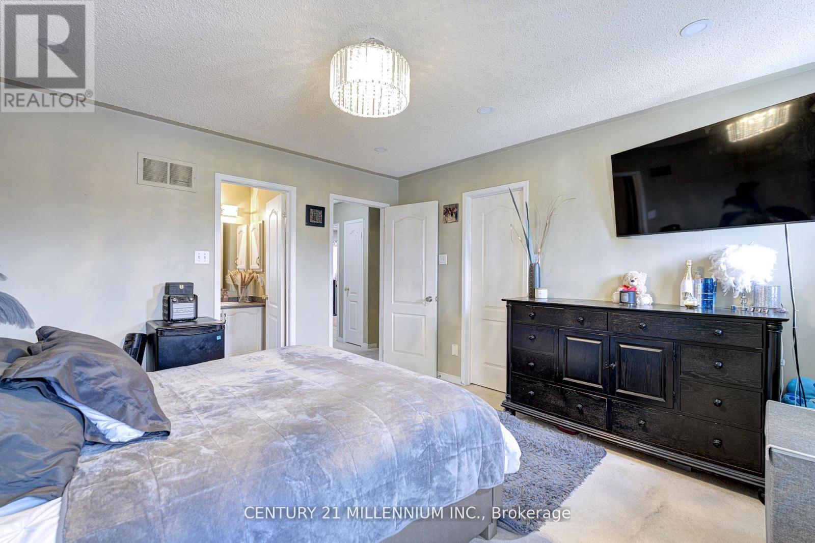16 Zebra Trail, Brampton, Ontario  L6R 2J2 - Photo 19 - W12456302