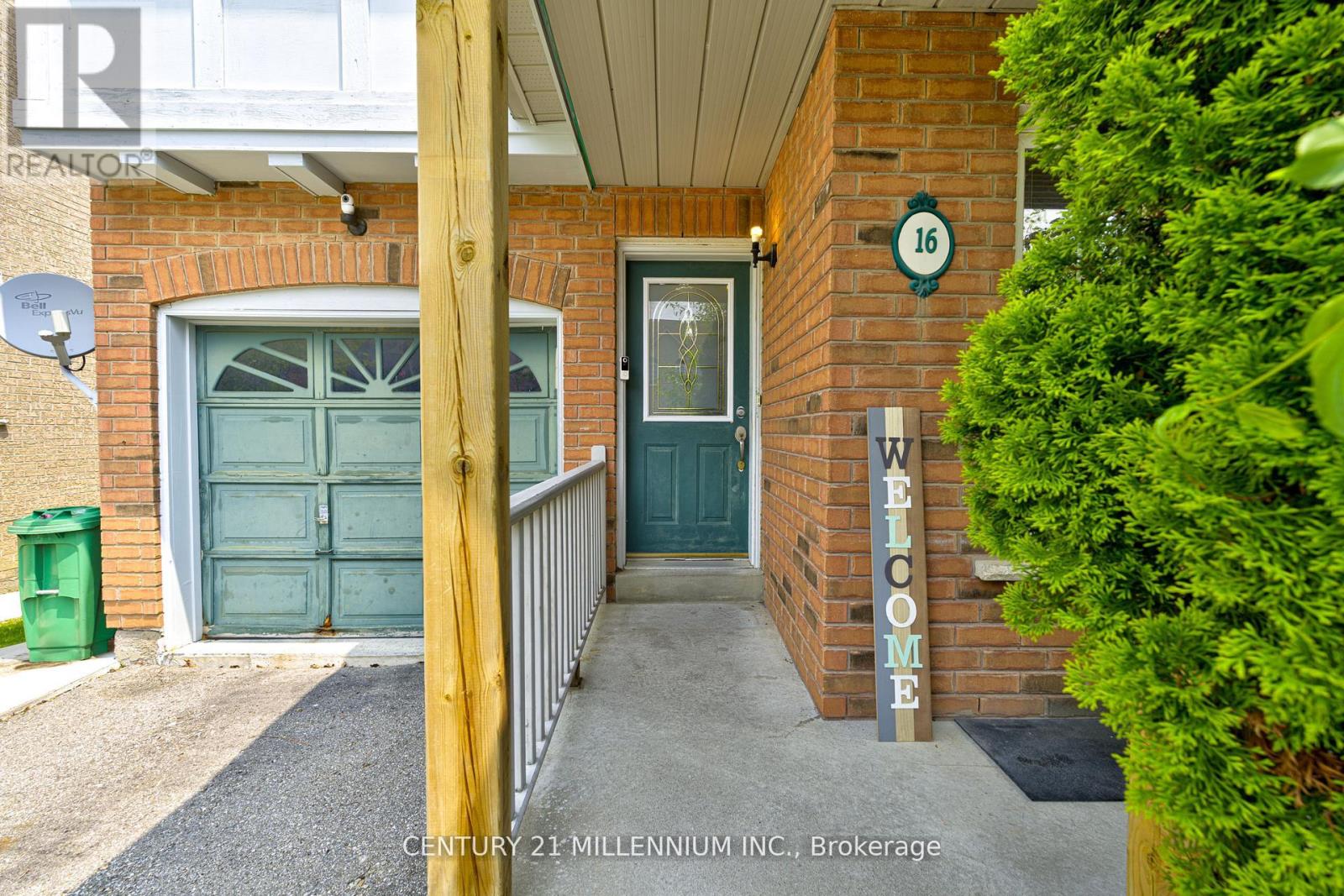 16 Zebra Trail, Brampton, Ontario  L6R 2J2 - Photo 4 - W12456302