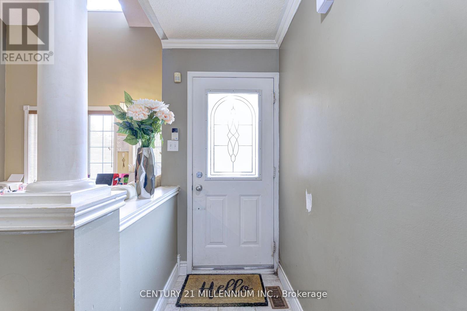 16 Zebra Trail, Brampton, Ontario  L6R 2J2 - Photo 5 - W12456302