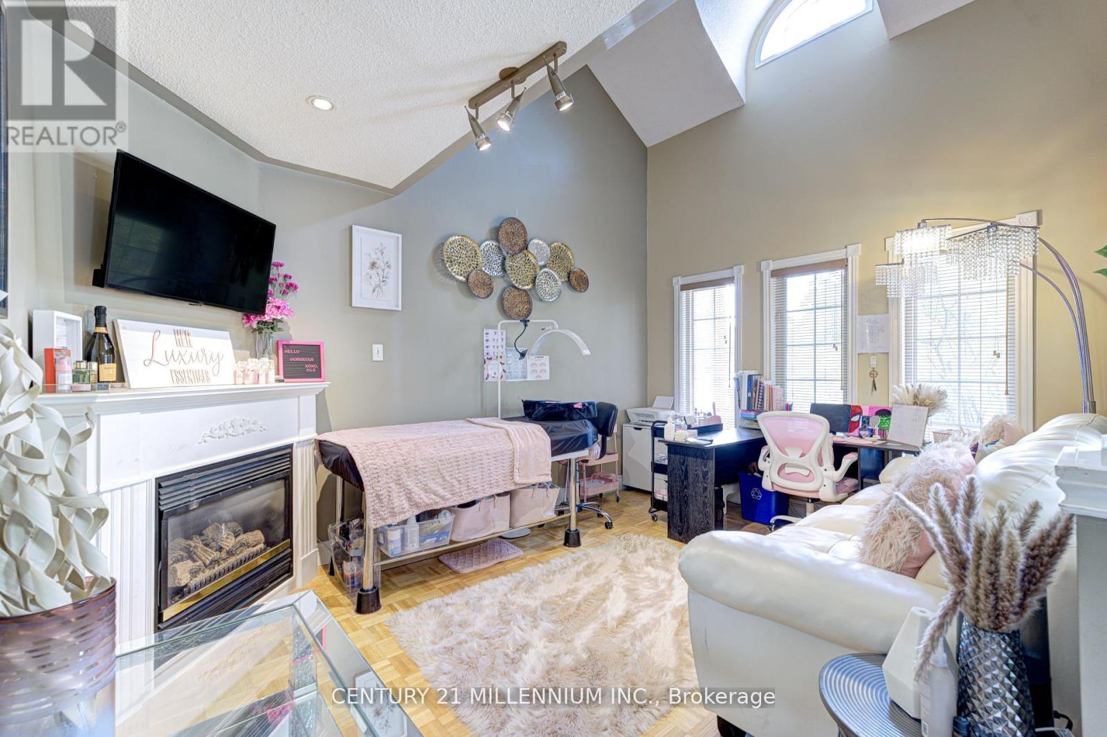 16 Zebra Trail, Brampton, Ontario  L6R 2J2 - Photo 7 - W12456302