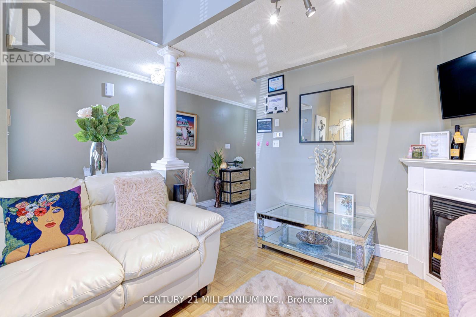 16 Zebra Trail, Brampton, Ontario  L6R 2J2 - Photo 9 - W12456302