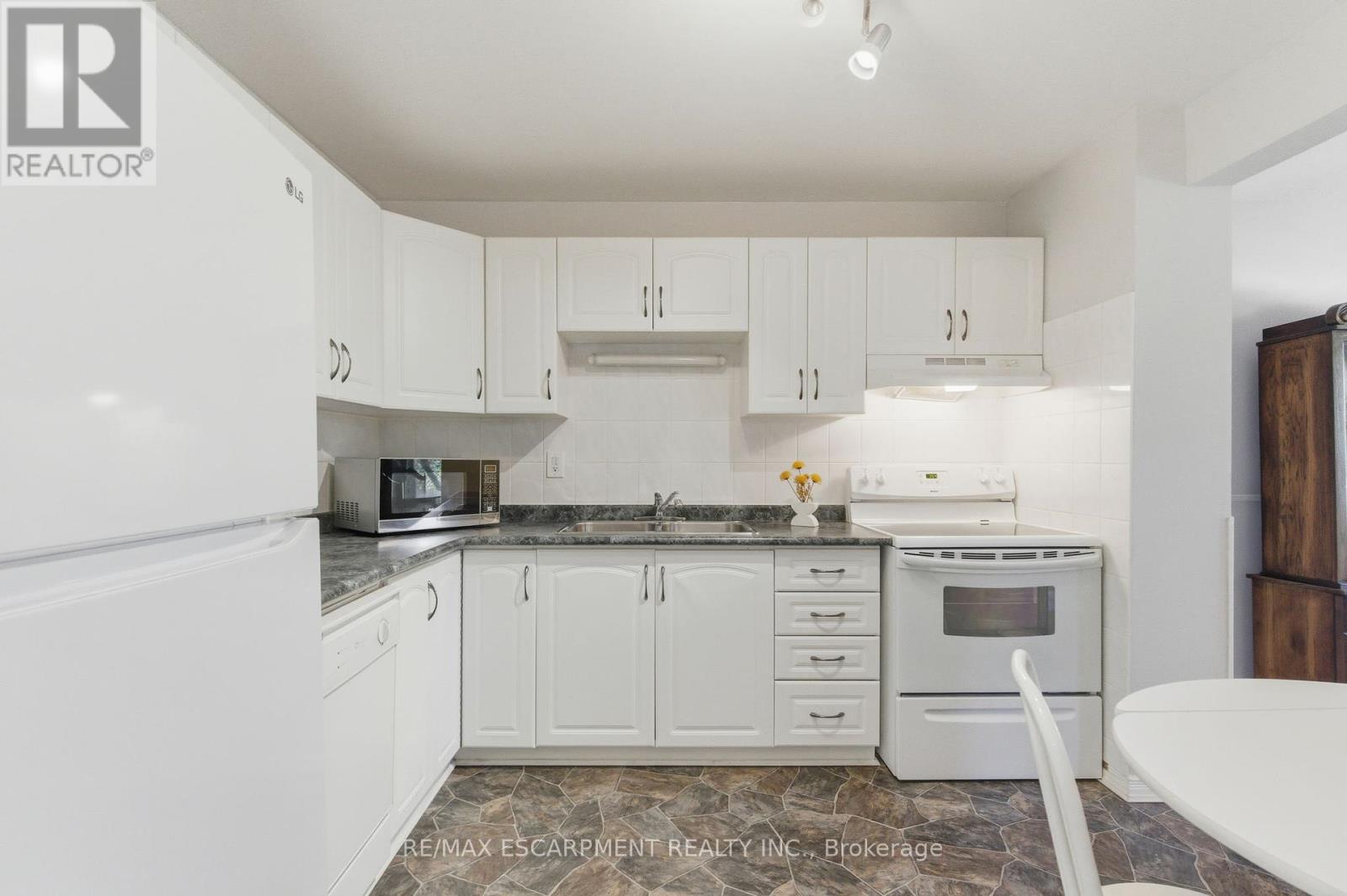 6 - 3500 Glen Erin Drive, Mississauga, Ontario  L5L 1W6 - Photo 12 - W12456311