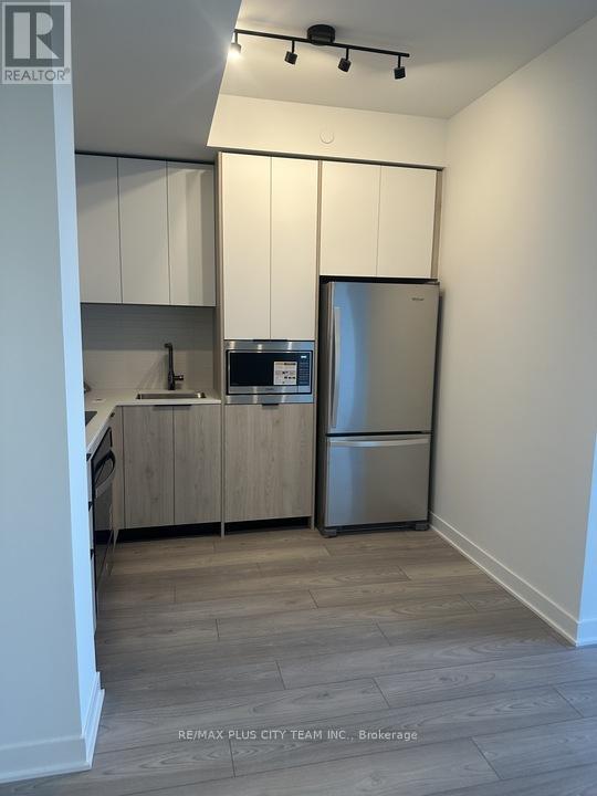 302 - 1007 The Queensway, Toronto, Ontario  M8Z 0C6 - Photo 3 - W12456323