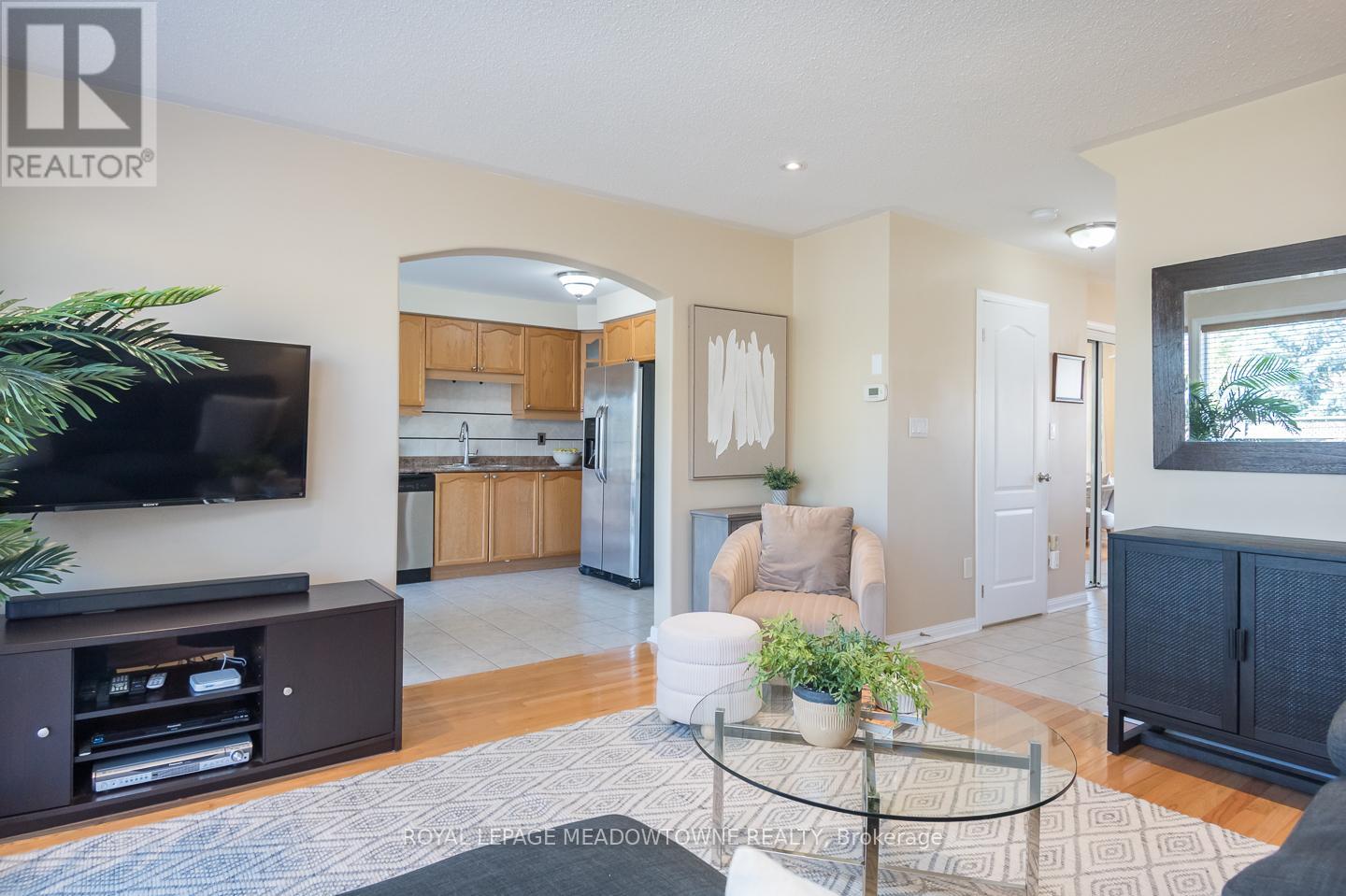 701 Thompson Road S, Milton, Ontario  L9T 5W8 - Photo 12 - W12456331