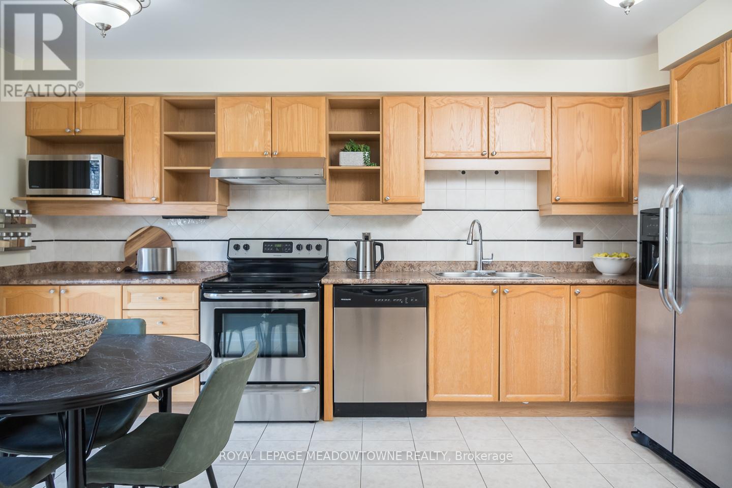 701 Thompson Road S, Milton, Ontario  L9T 5W8 - Photo 13 - W12456331
